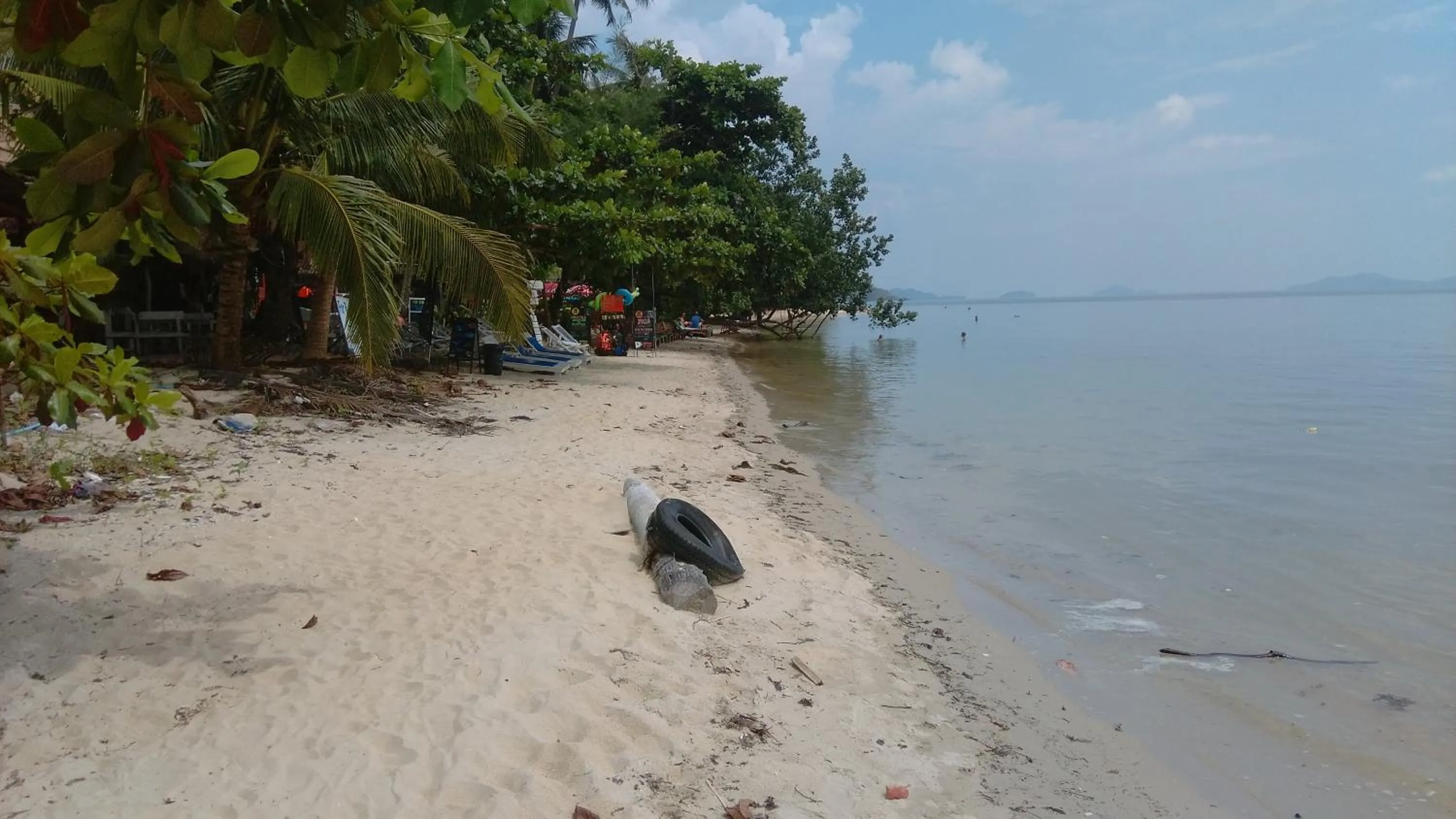 Beach in Lakchai Resort