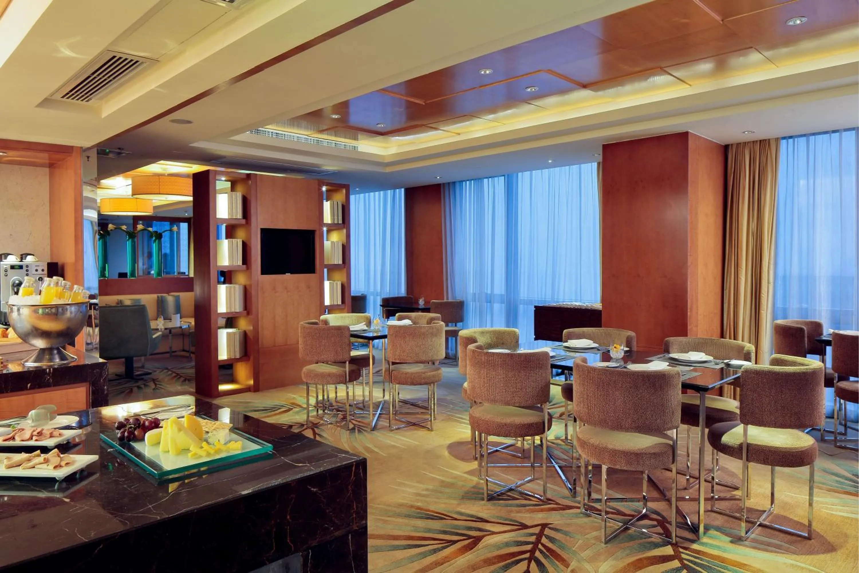 Seating area in Courtyard by Marriott Suzhou