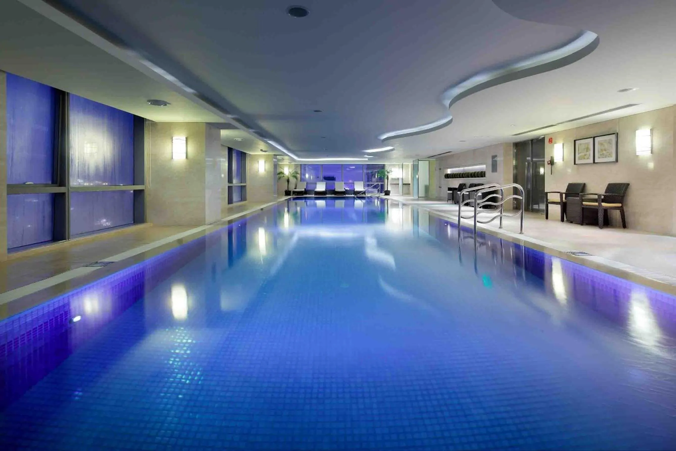 Swimming pool in Courtyard by Marriott Suzhou