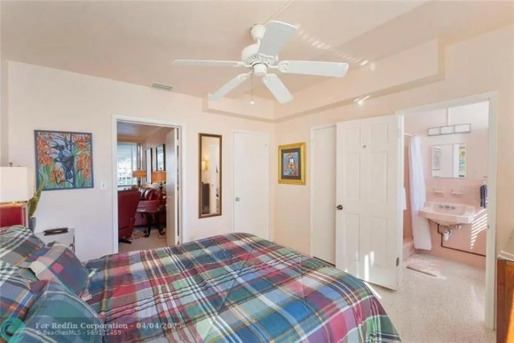 Bed in Holiday Isle Yacht Club