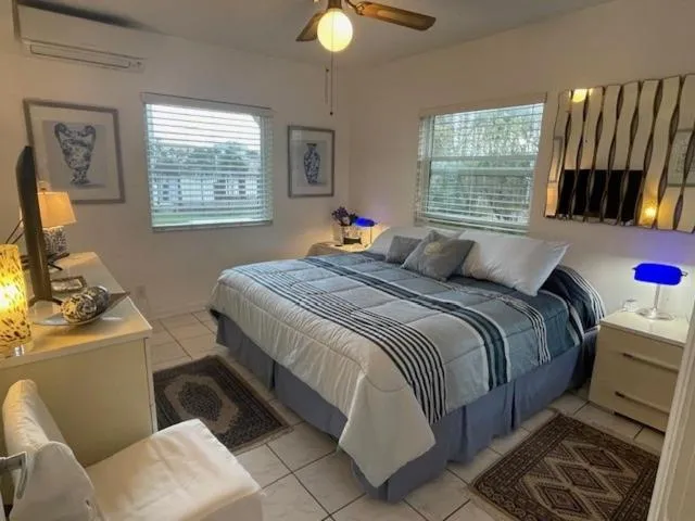 Bed in Holiday Isle Yacht Club