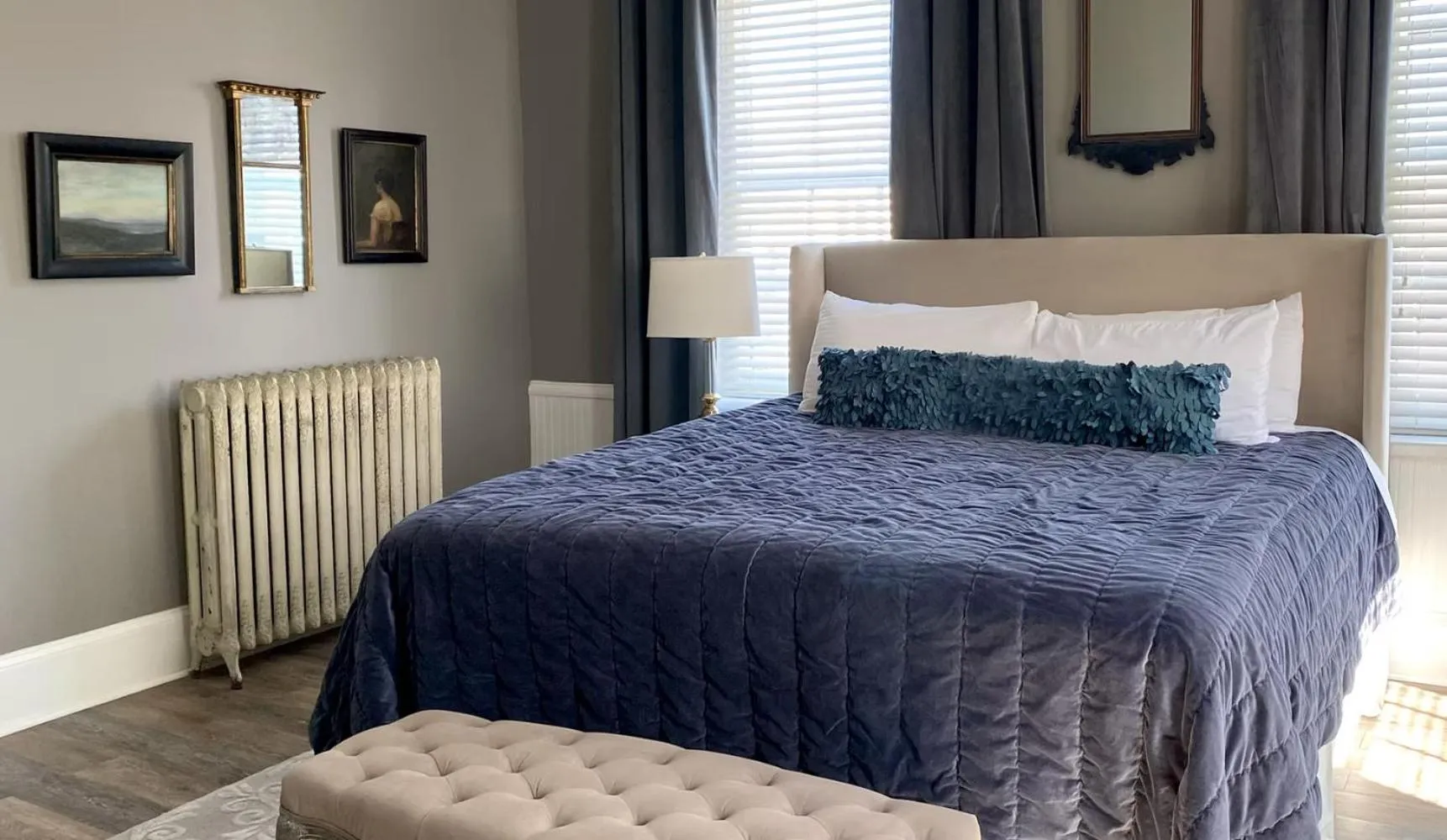 Bed in Hotel Laurance