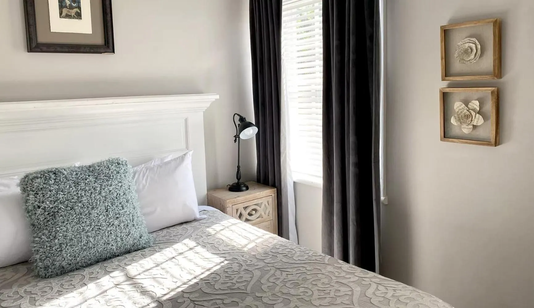 Bed in Hotel Laurance