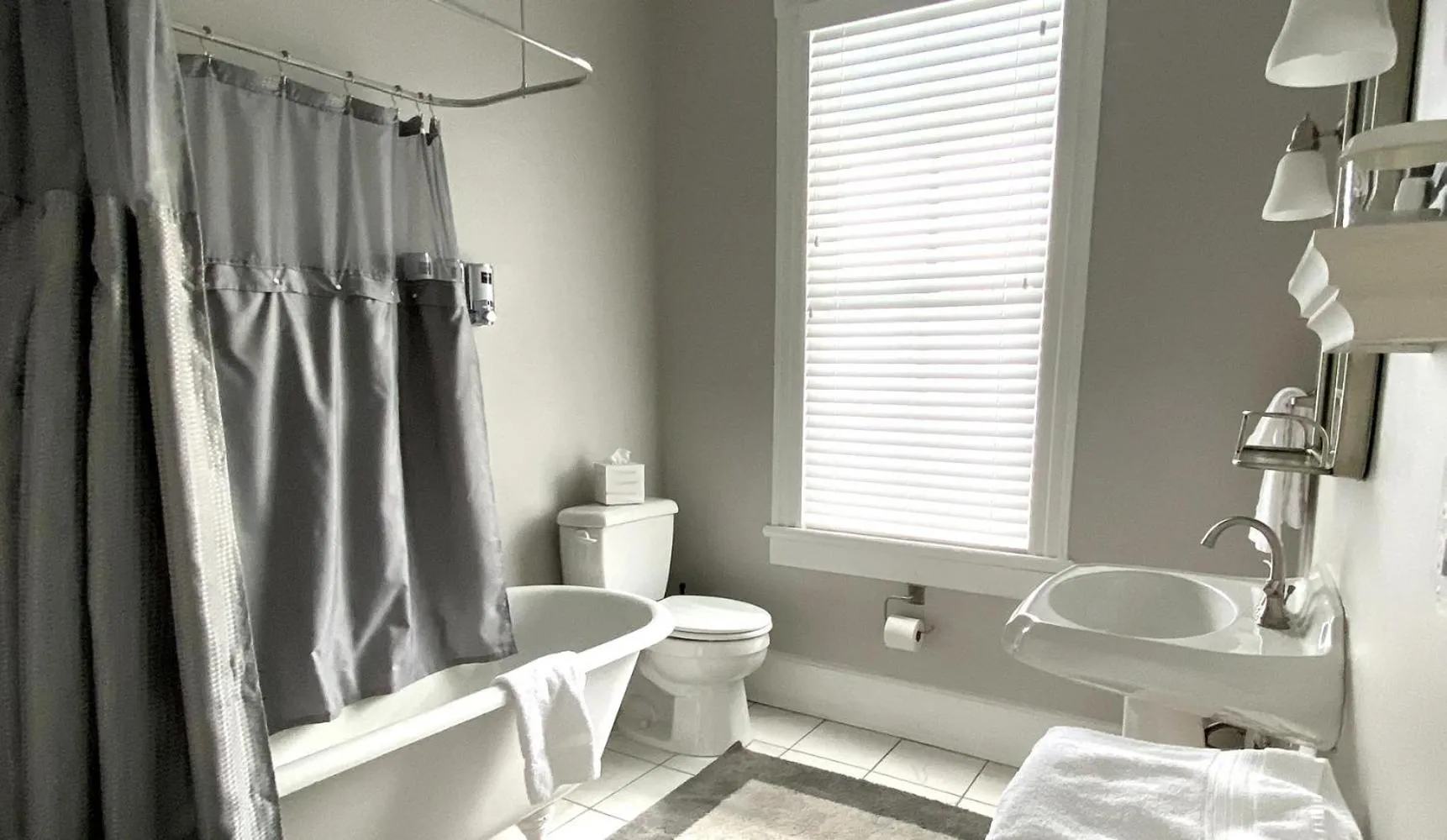 Toilet in Hotel Laurance