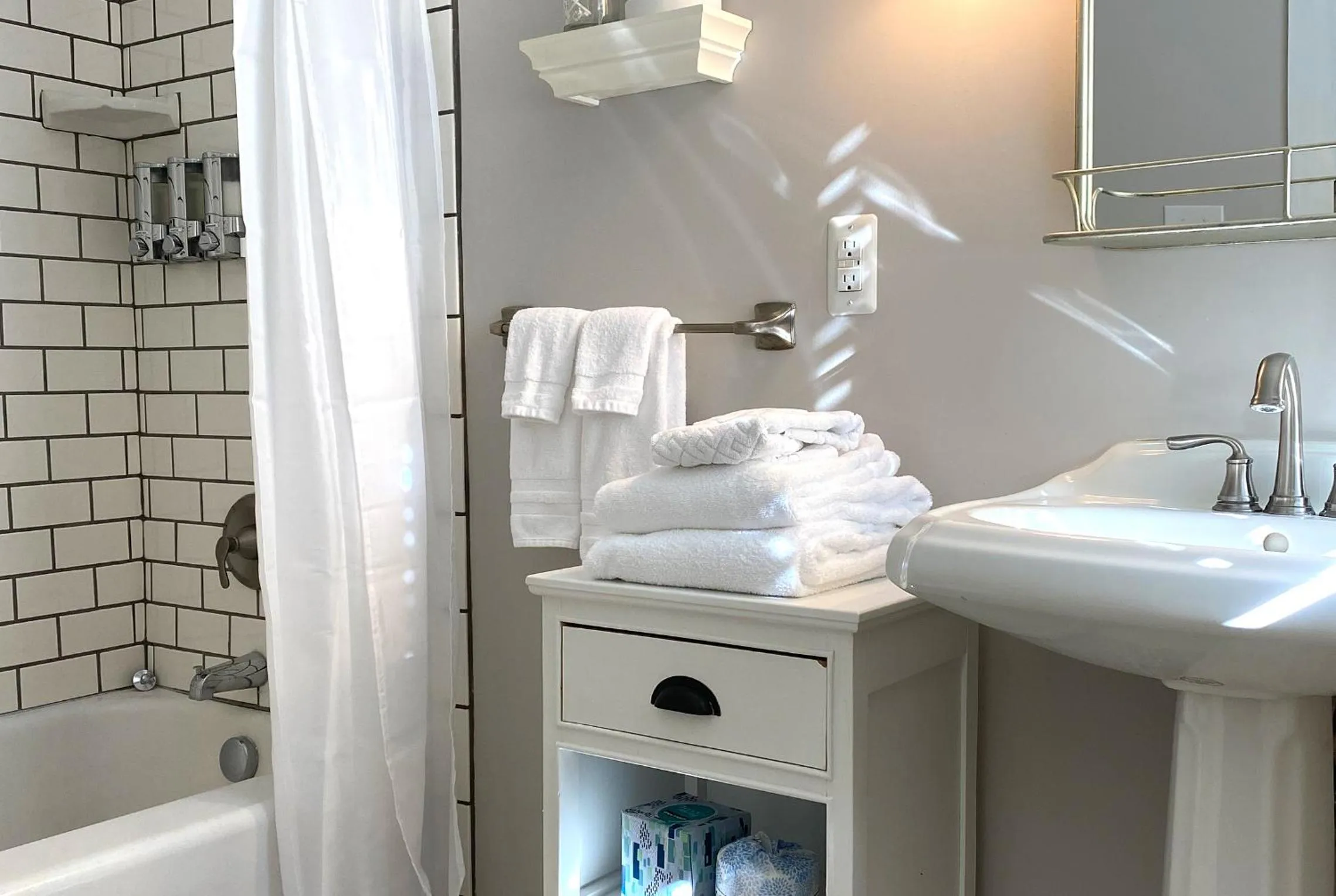 Shower in Hotel Laurance