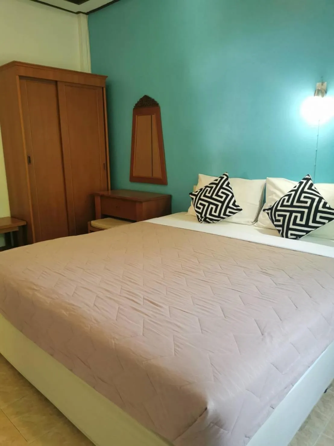 Bed in Phalarn Inn Resort