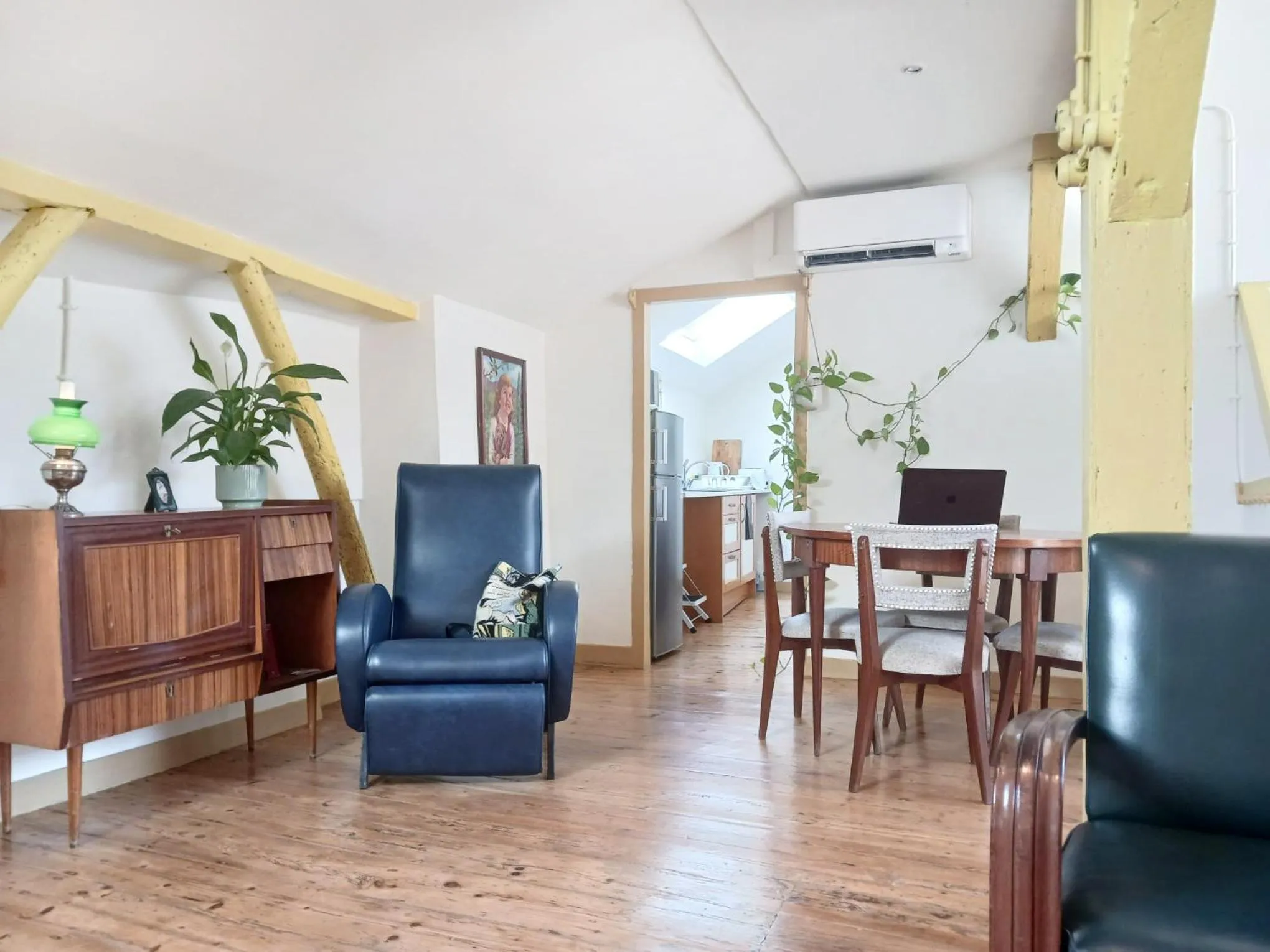 Seating area in Lisbon Calling Rooms & Studio