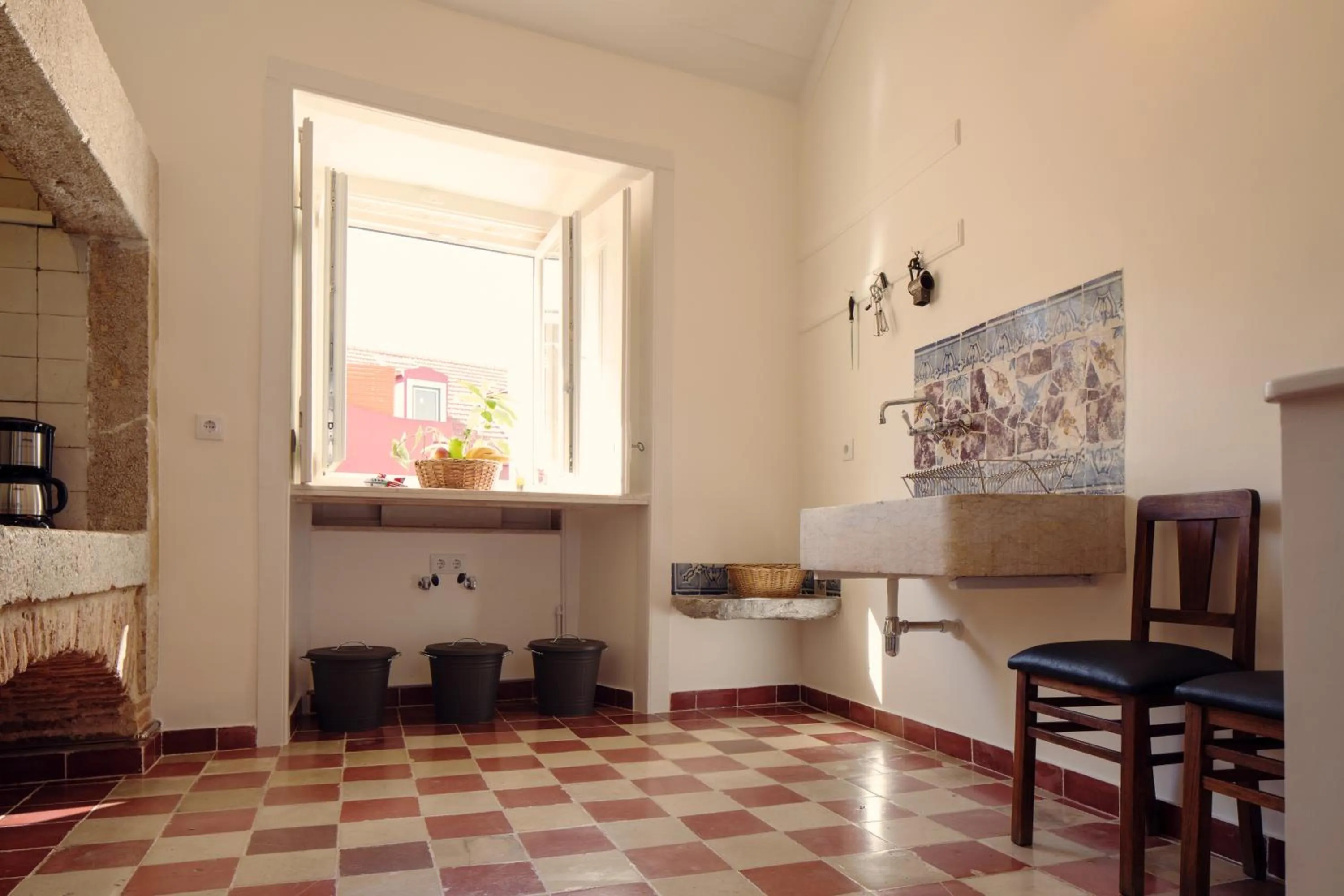 Kitchen or kitchenette in Lisbon Calling Rooms & Studio