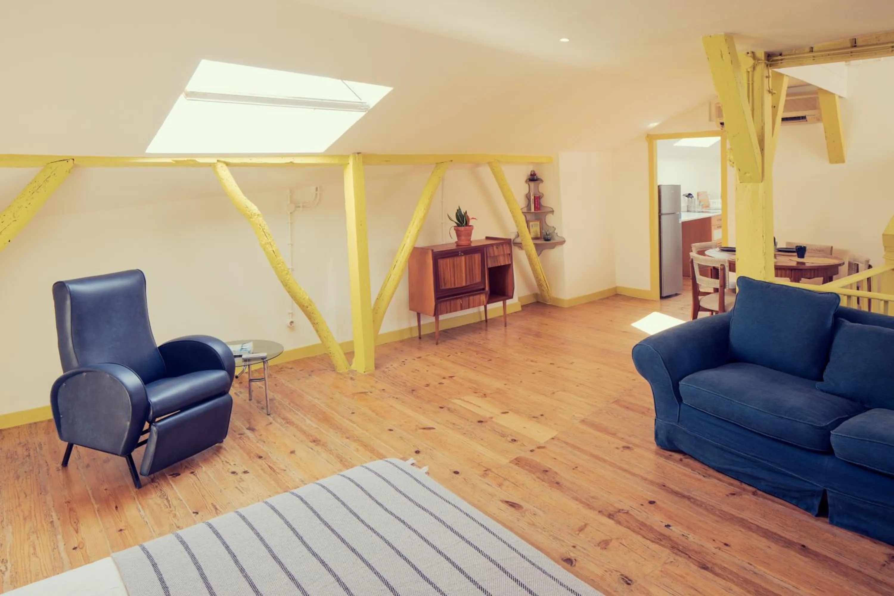 Seating area in Lisbon Calling Rooms & Studio