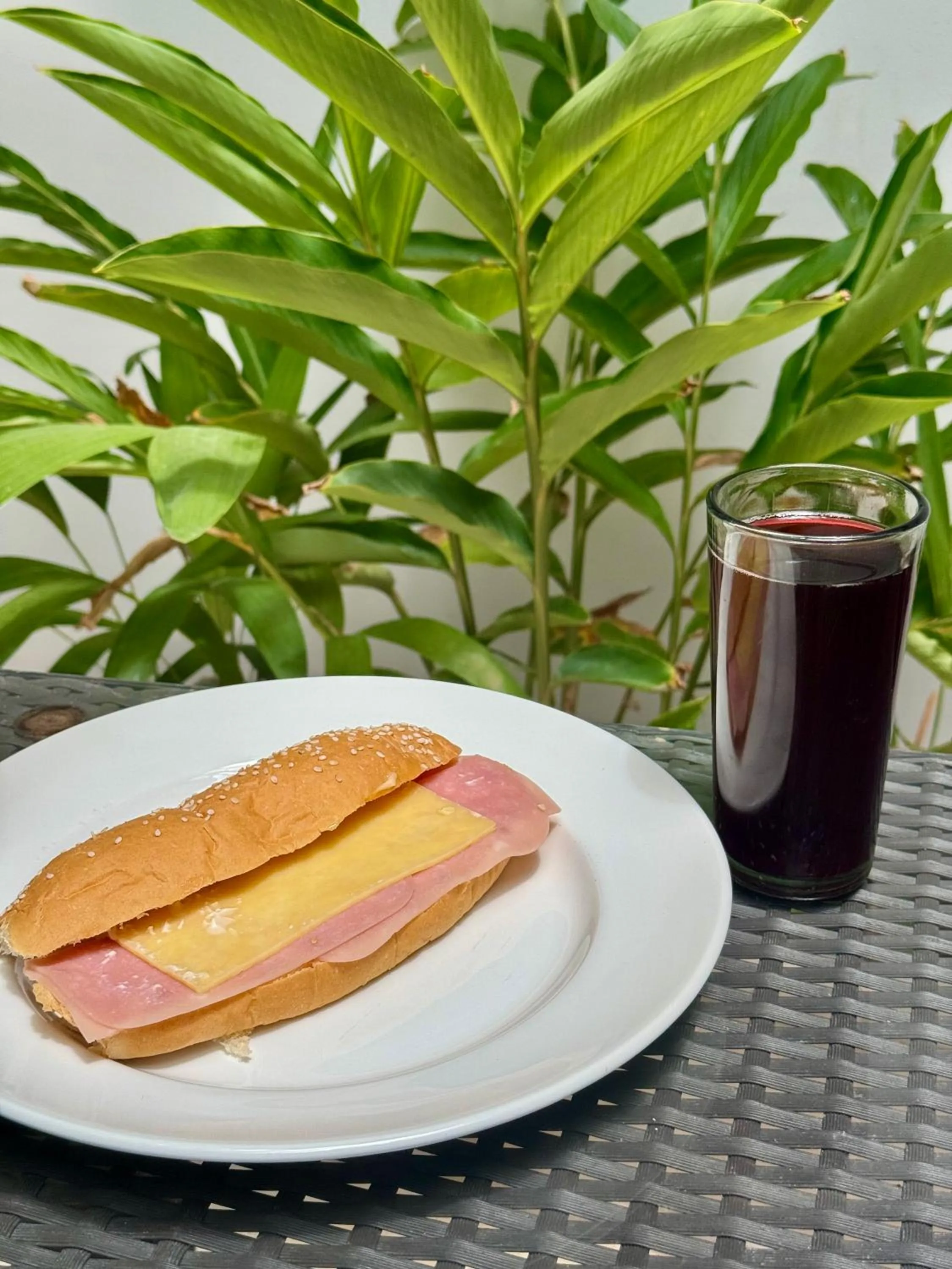 Breakfast in Illusion Boutique "Near Beach"