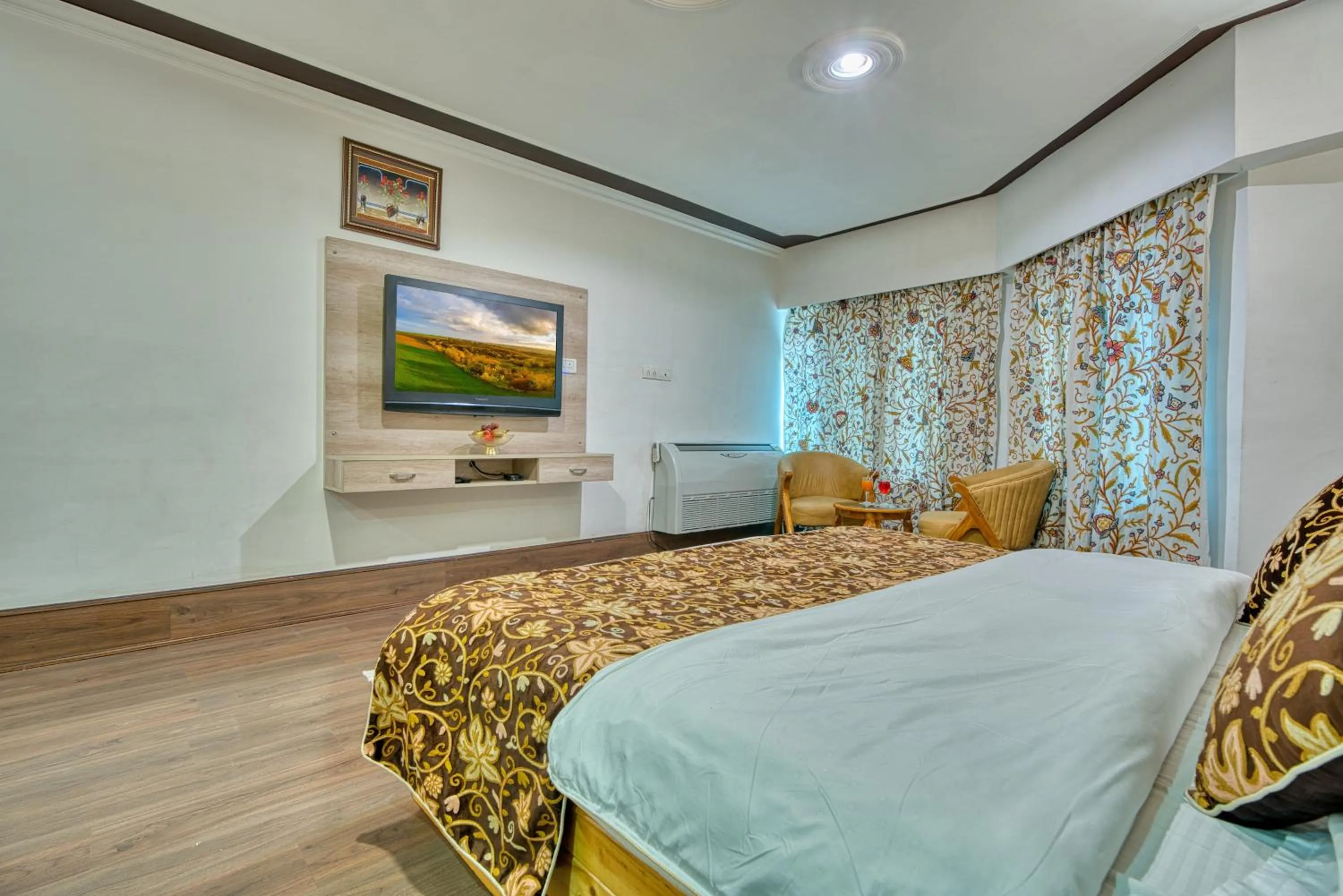 Bedroom, Bed in Hotel Baisaran Pahalgam