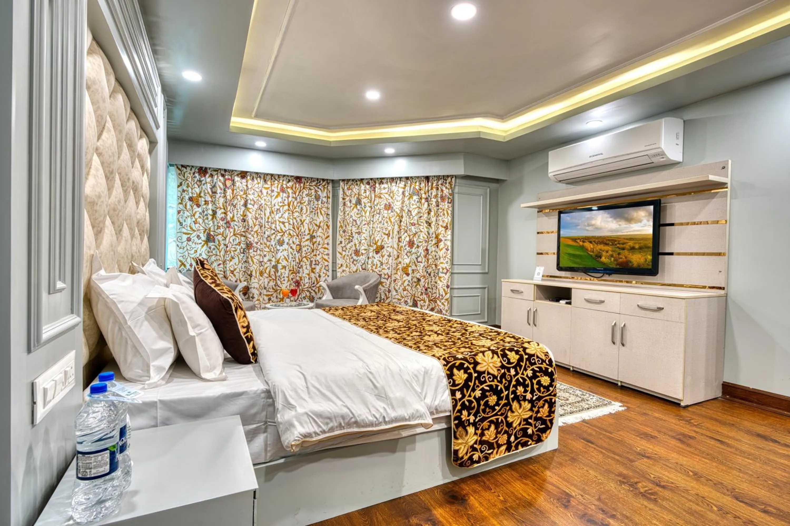 Bedroom, Bed in Hotel Baisaran Pahalgam