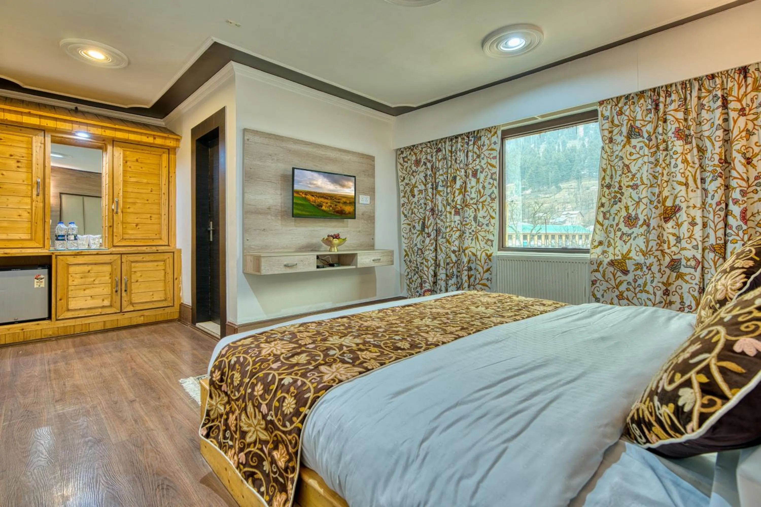 Bedroom, Bed in Hotel Baisaran Pahalgam