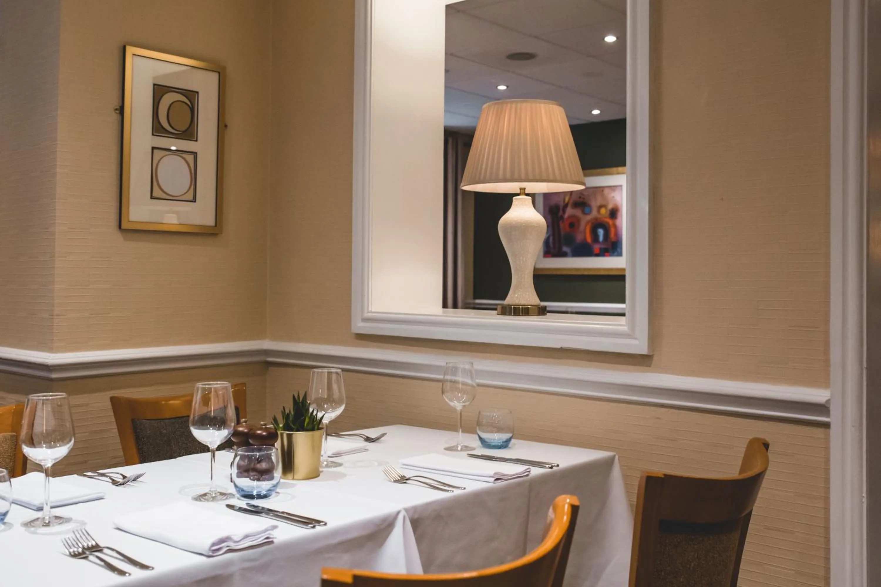 Restaurant/places to eat in Wycliffe Hotel