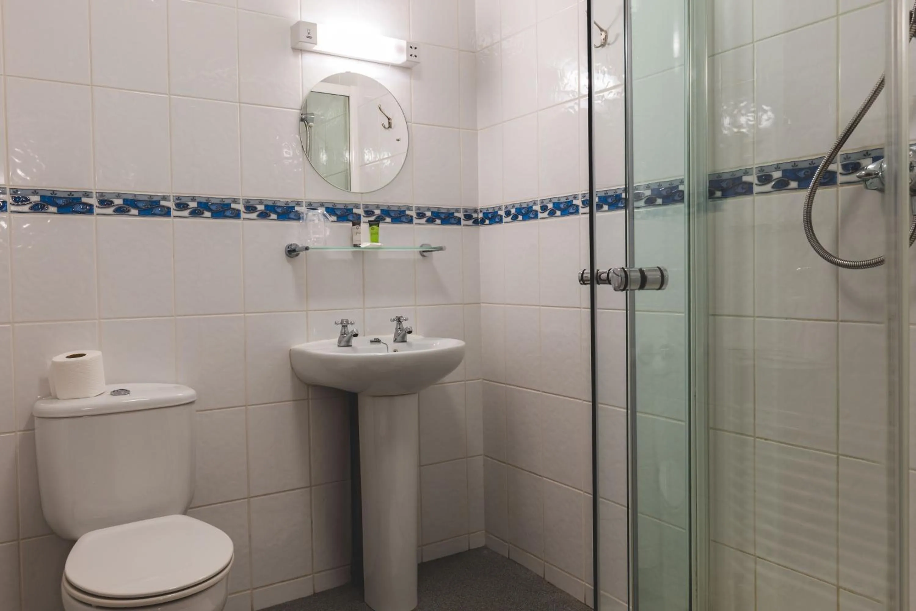 Bathroom in Wycliffe Hotel