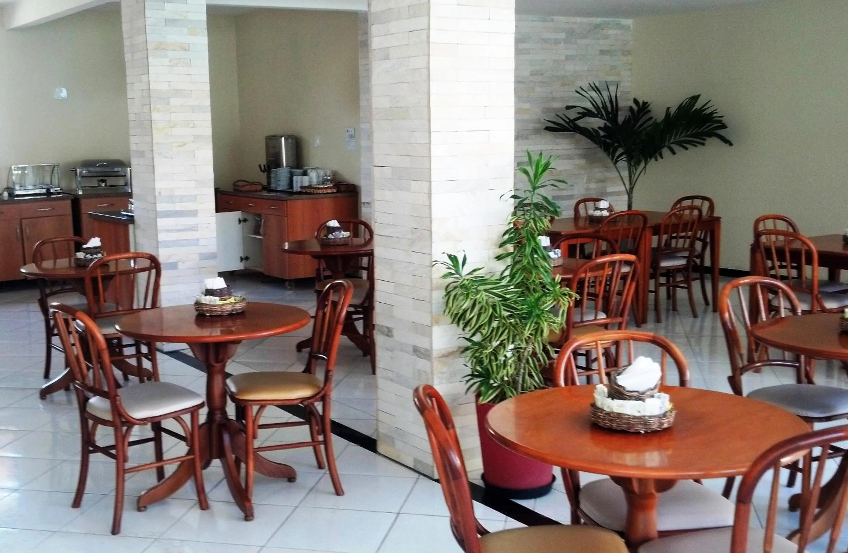 Restaurant/places to eat in Via Mar Praia Hotel