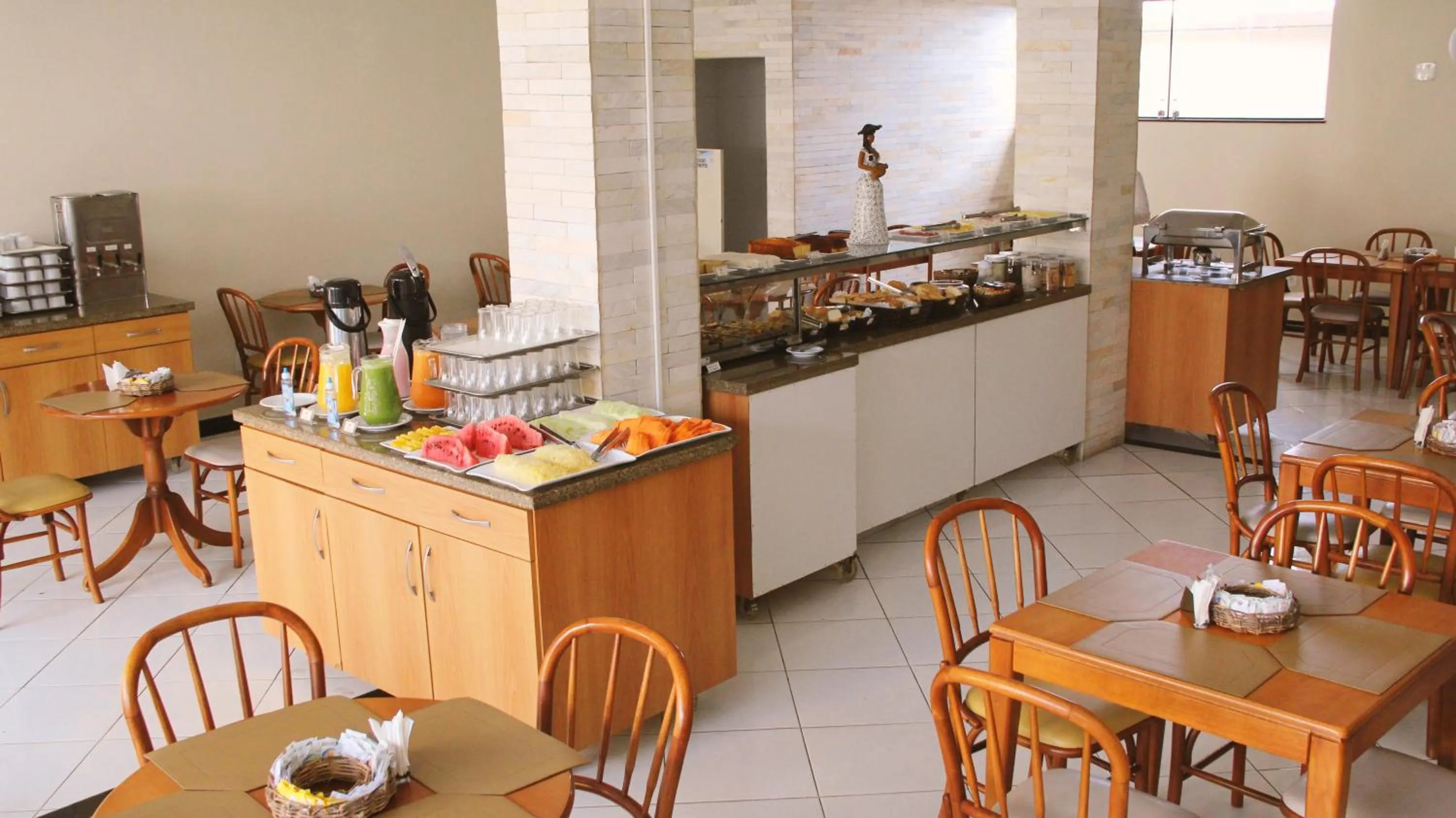 Restaurant/places to eat in Via Mar Praia Hotel