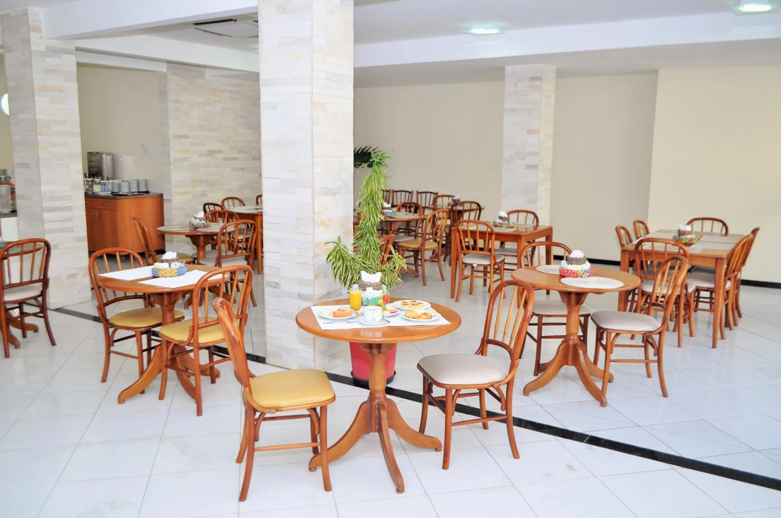 Restaurant/places to eat in Via Mar Praia Hotel
