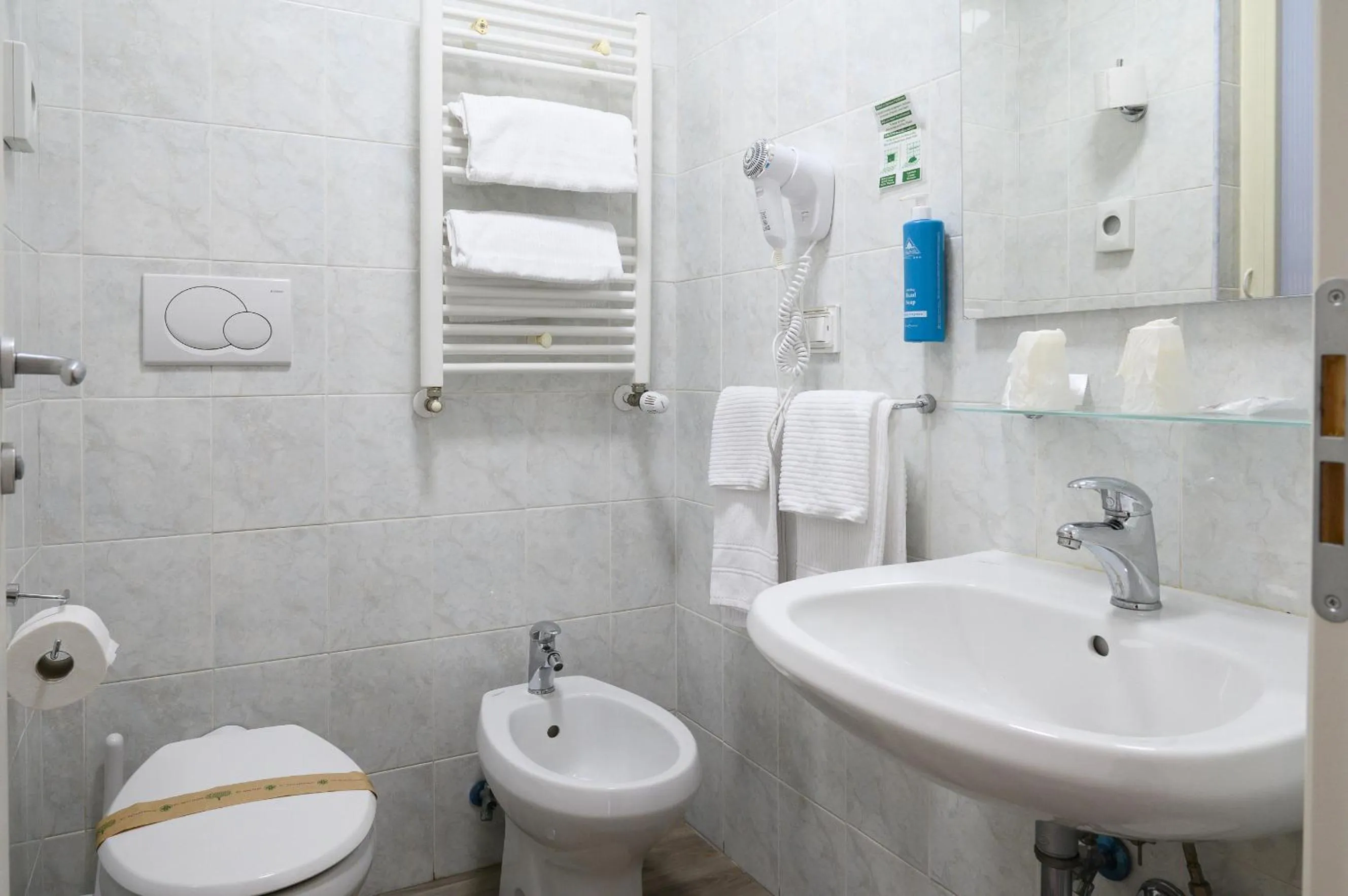 Toilet in Hotel Casa Tra Noi