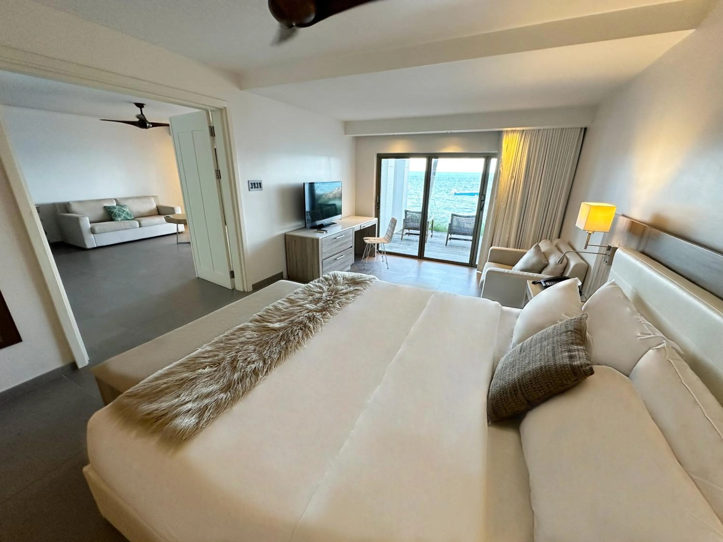 Restaurant/places to eat, Bed in Hodges Bay Resort & Spa, an HQ Luxury Resort & Residences