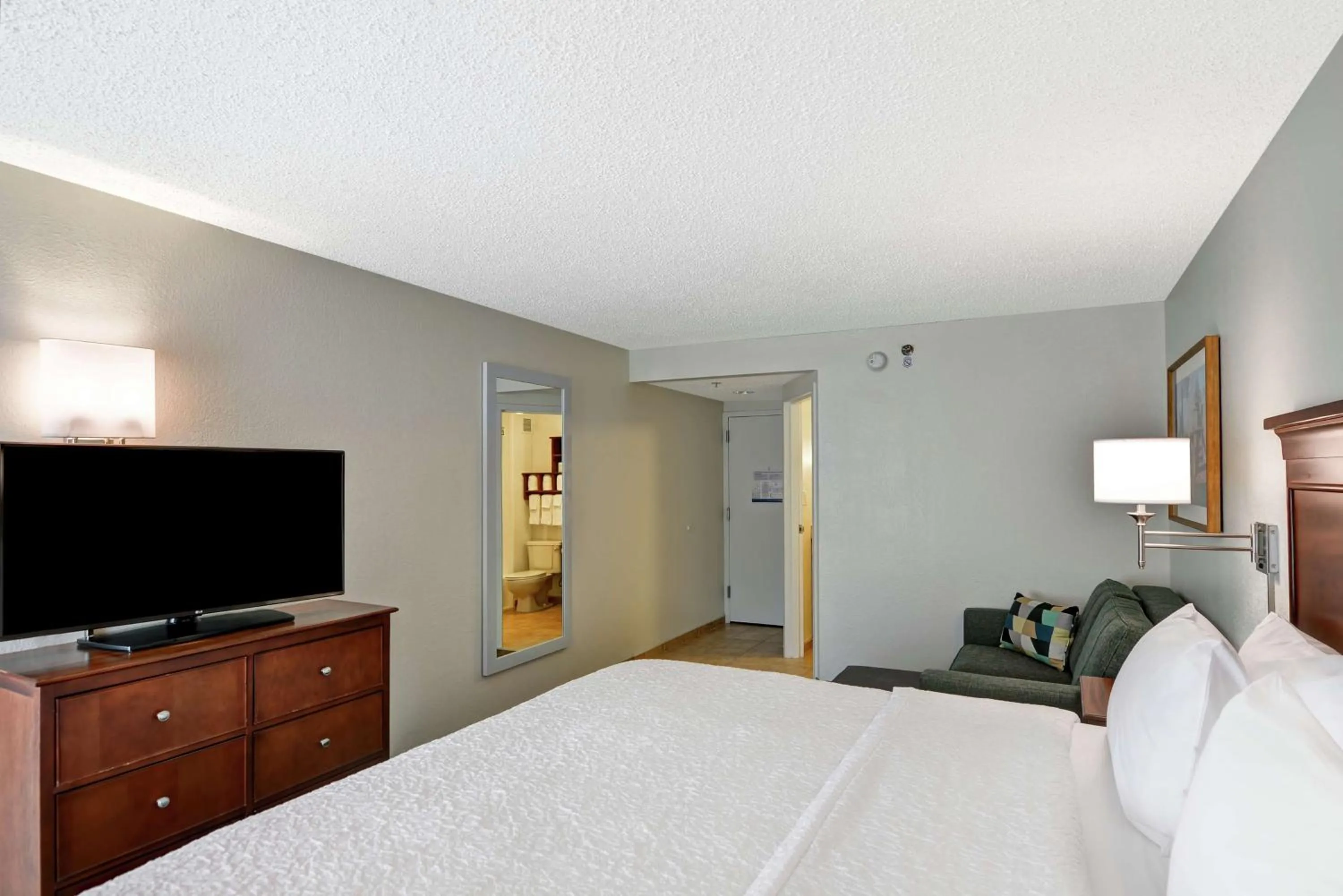 Bedroom, Bed in Hampton Inn Birmingham/Mountain Brook