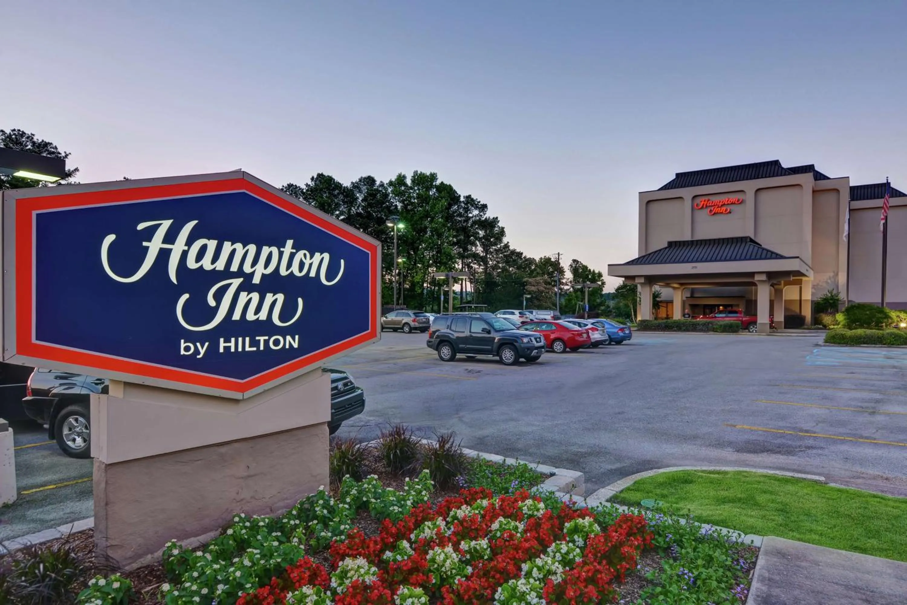 Property building in Hampton Inn Birmingham/Mountain Brook