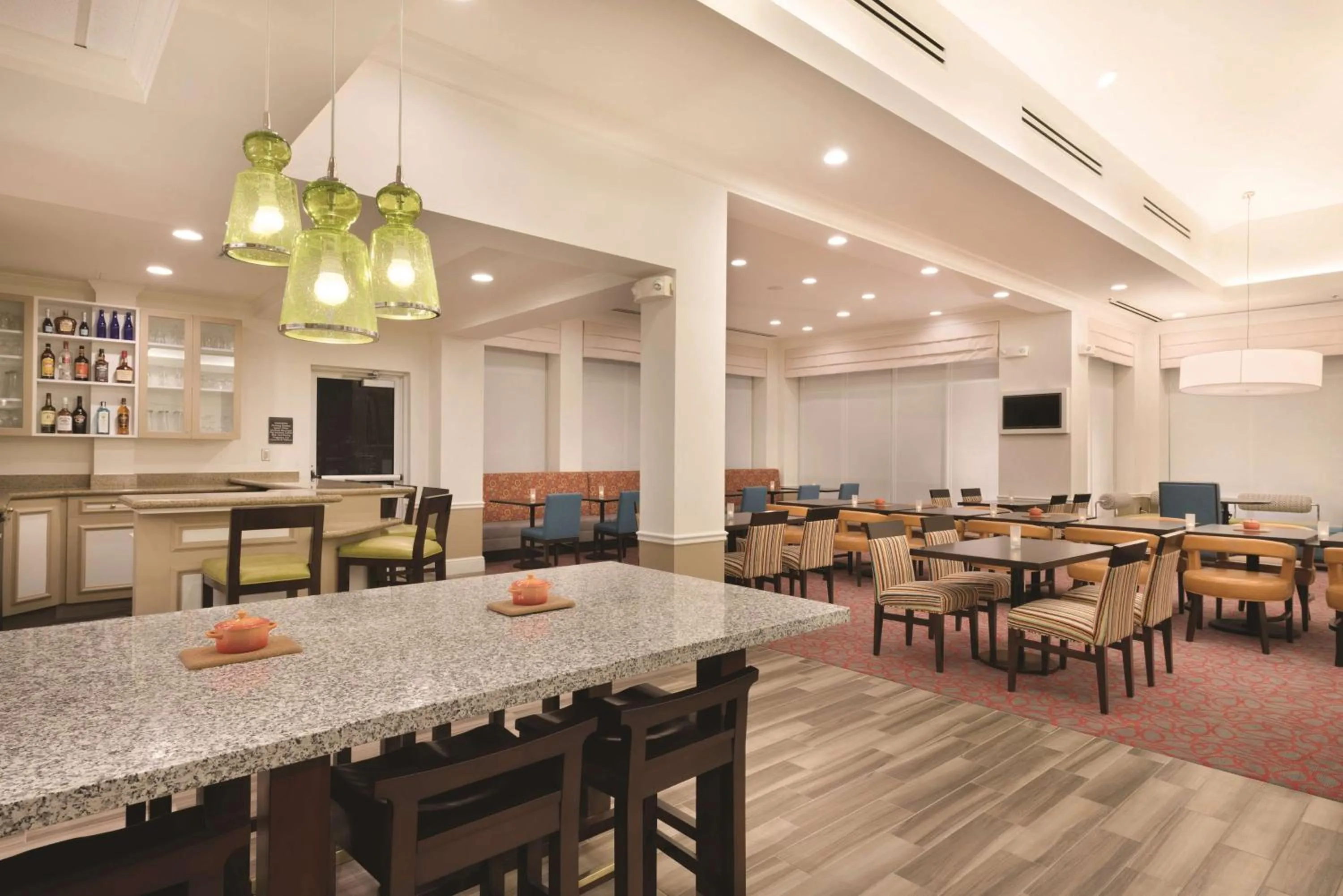 Restaurant/places to eat in Hilton Garden Inn Akron-Canton Airport