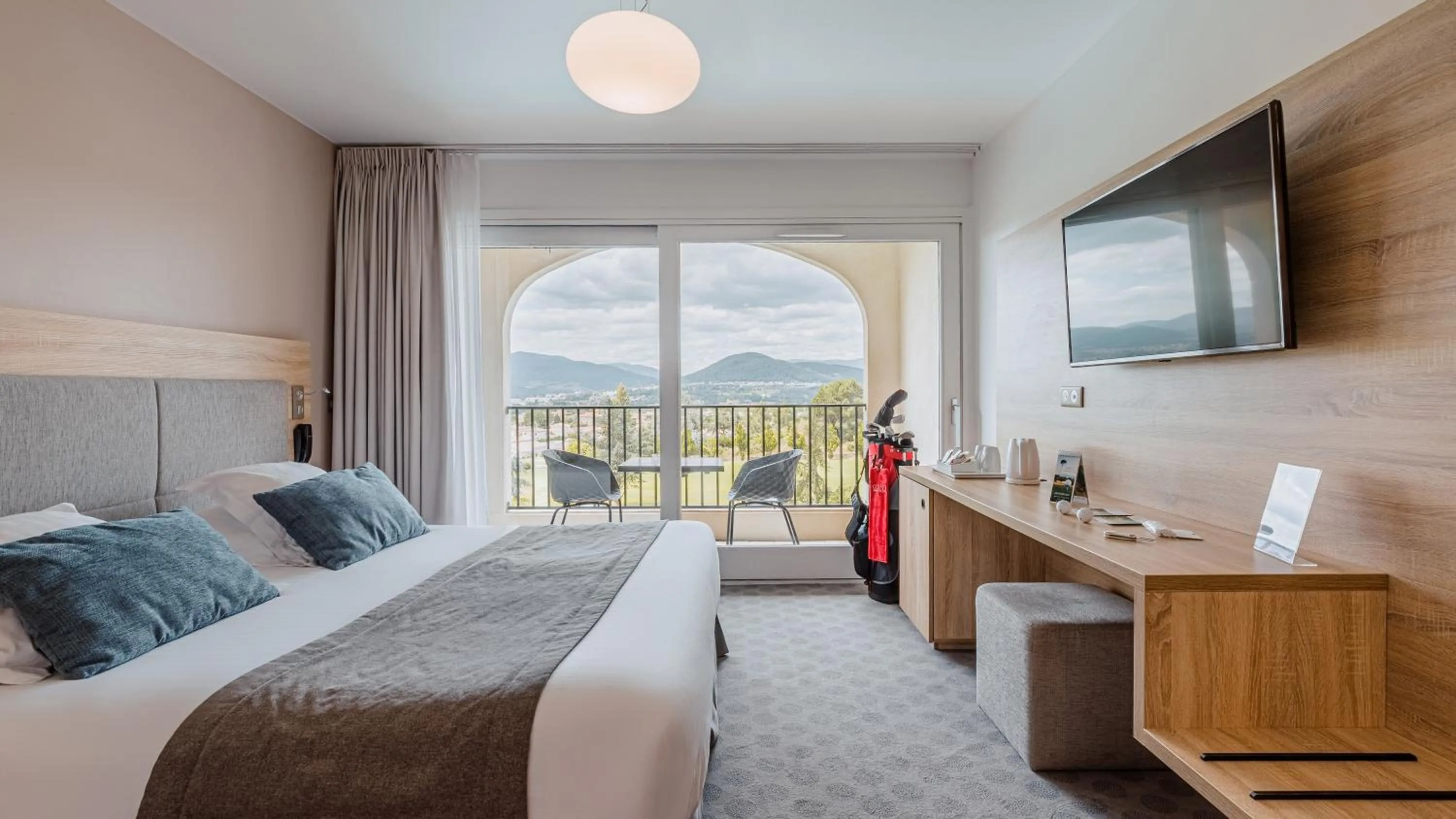 Bedroom, Bed in Domaine De Saint Clair