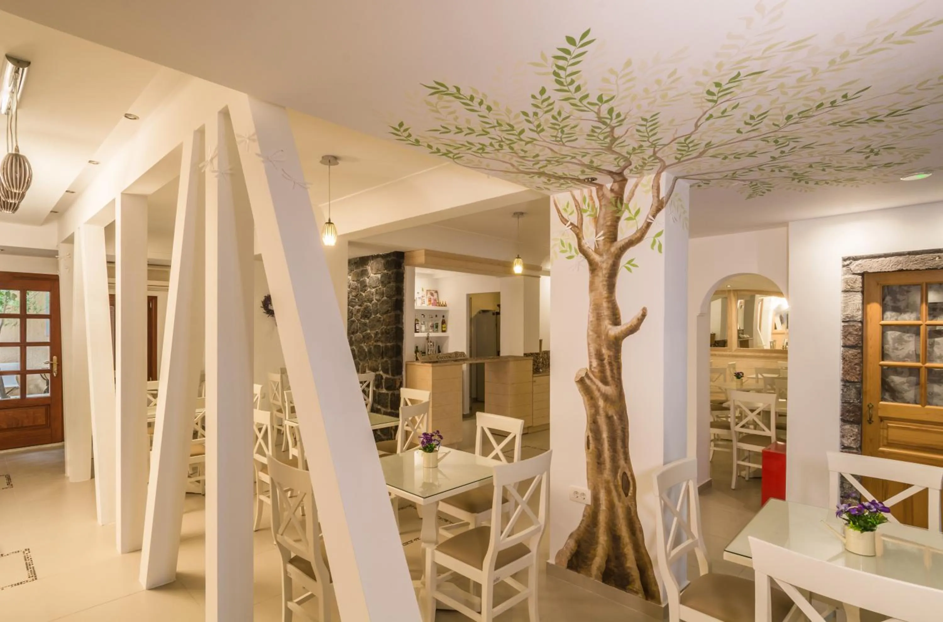 Restaurant/places to eat in Hotel Sunrise