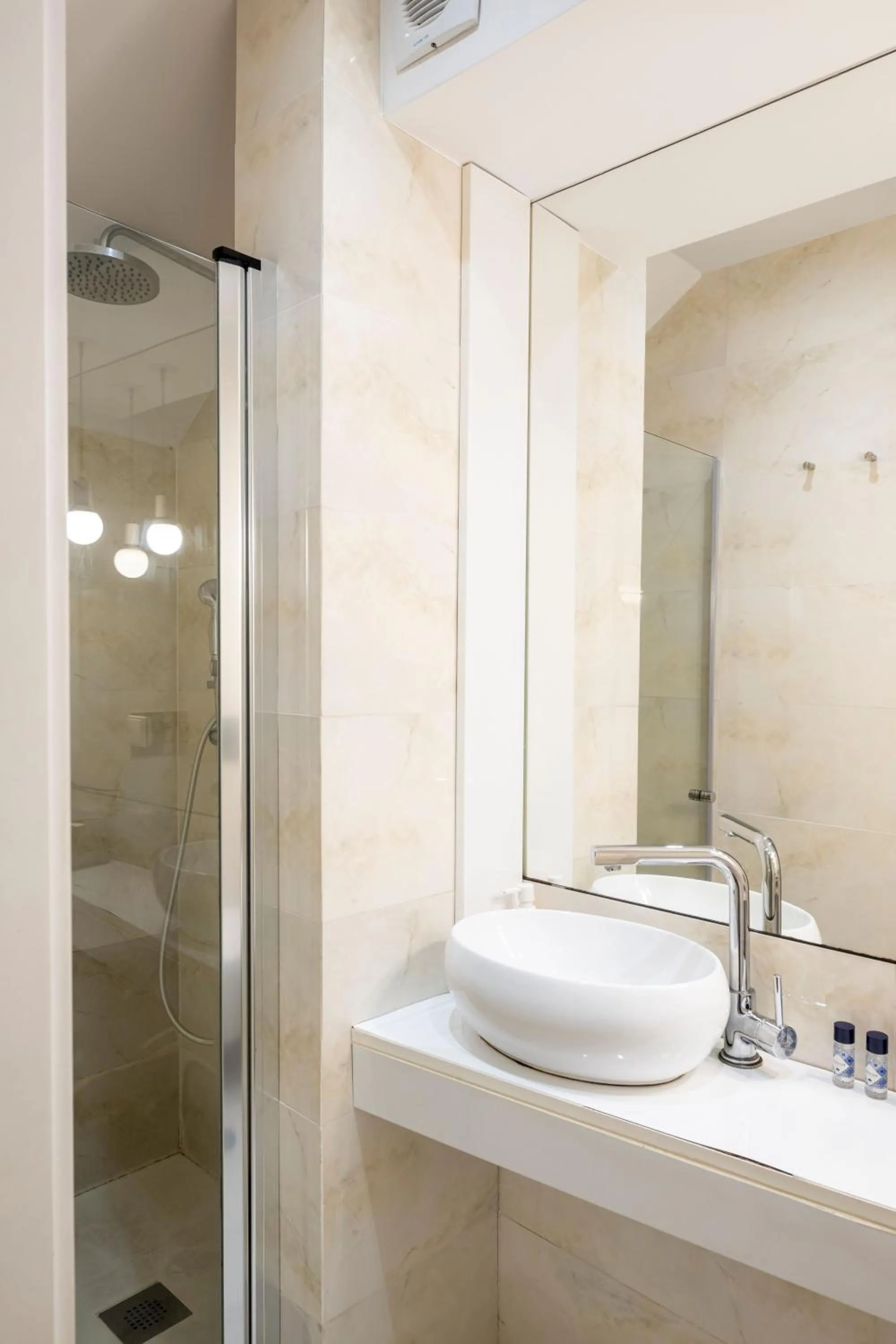 Shower in Terro Collection - Alcaide