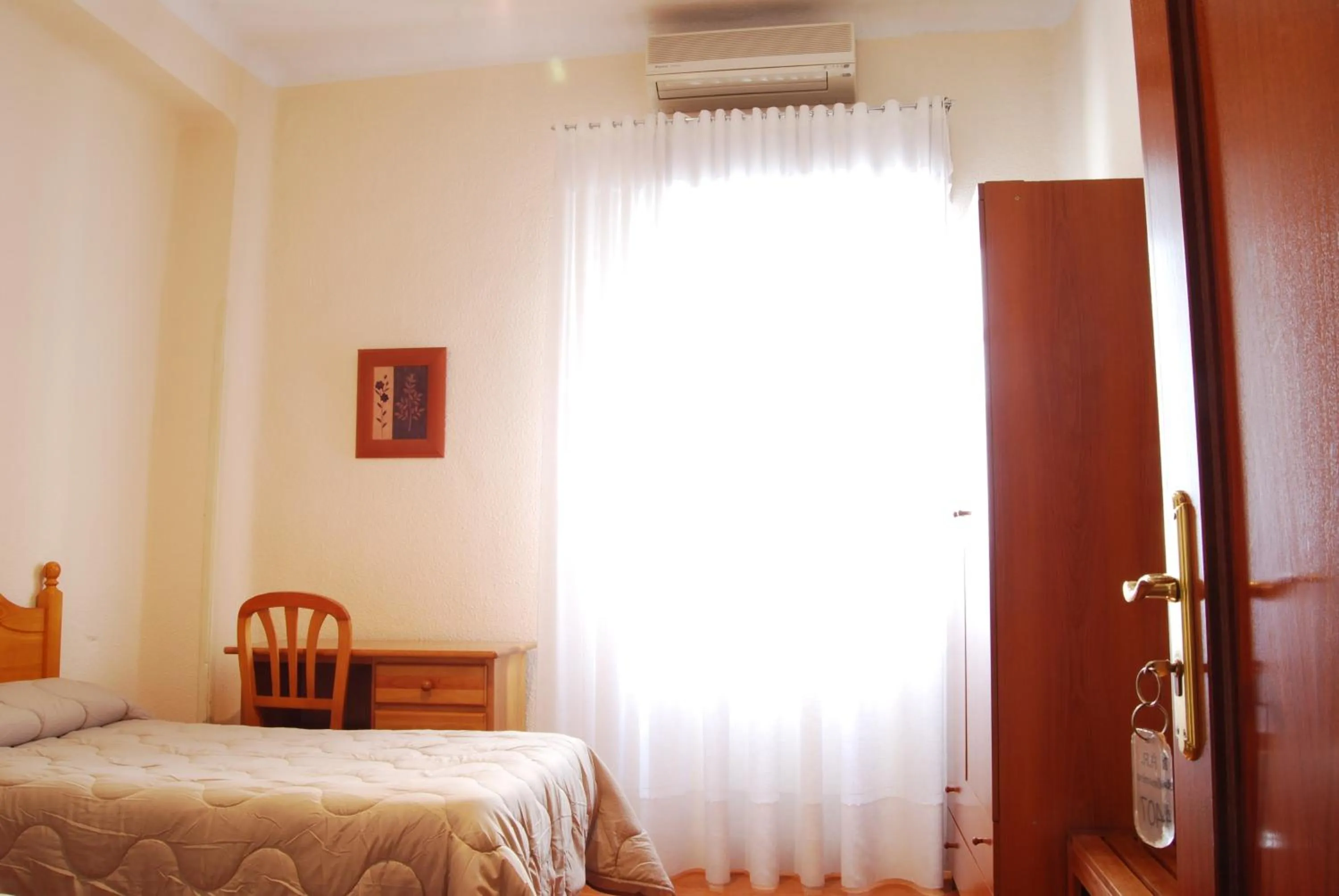 Bed in Hostal America