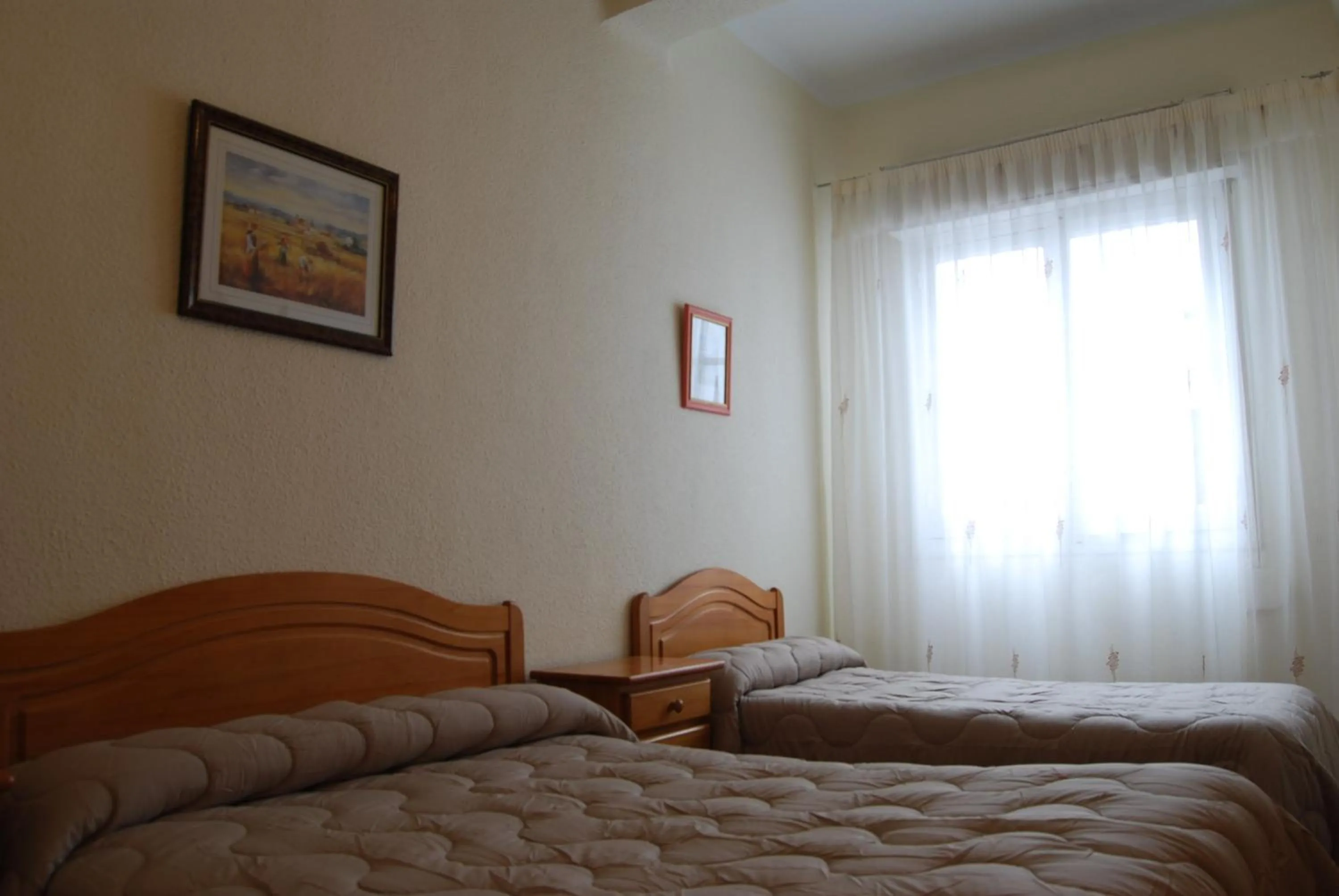 Bed in Hostal America