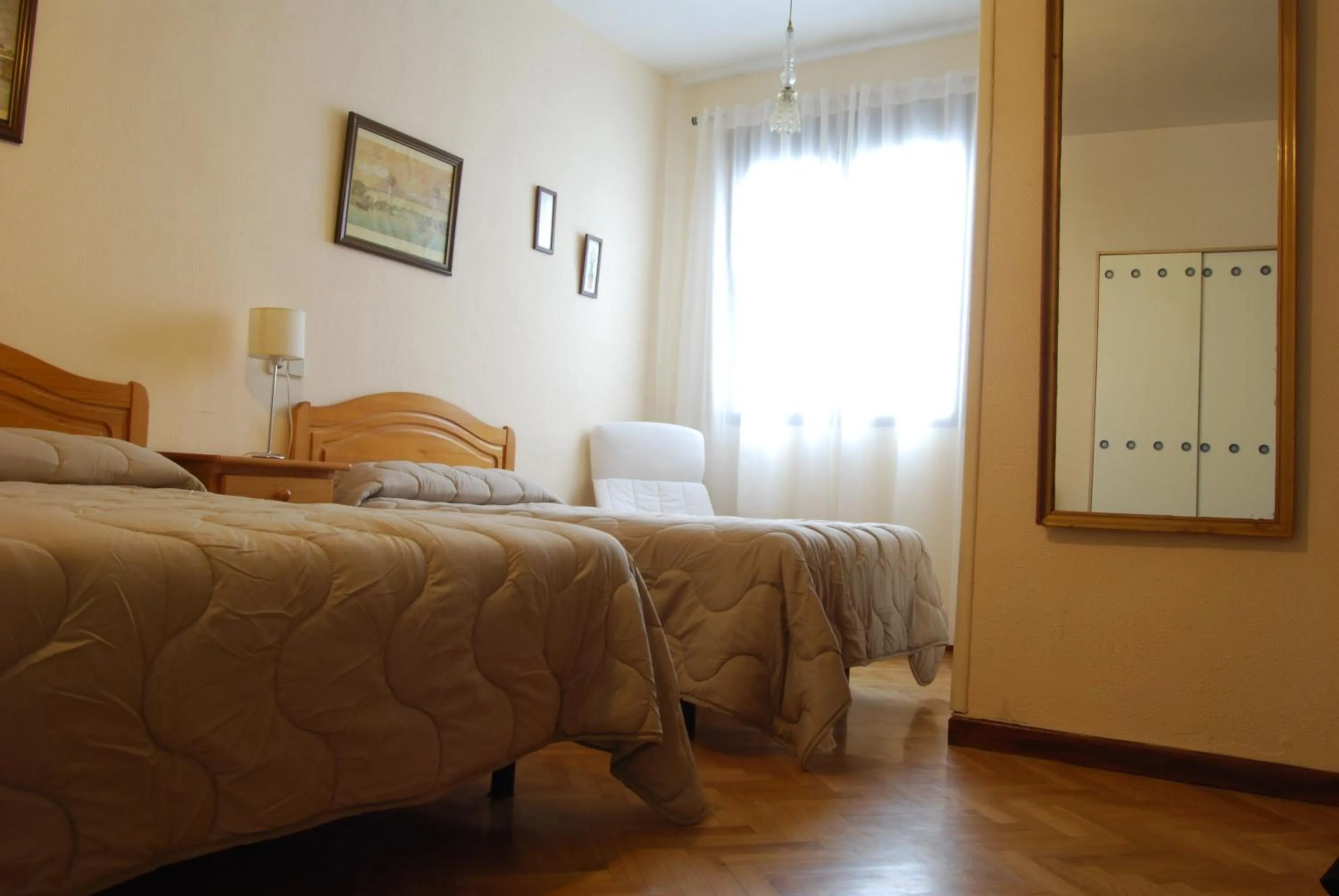 Bed in Hostal America