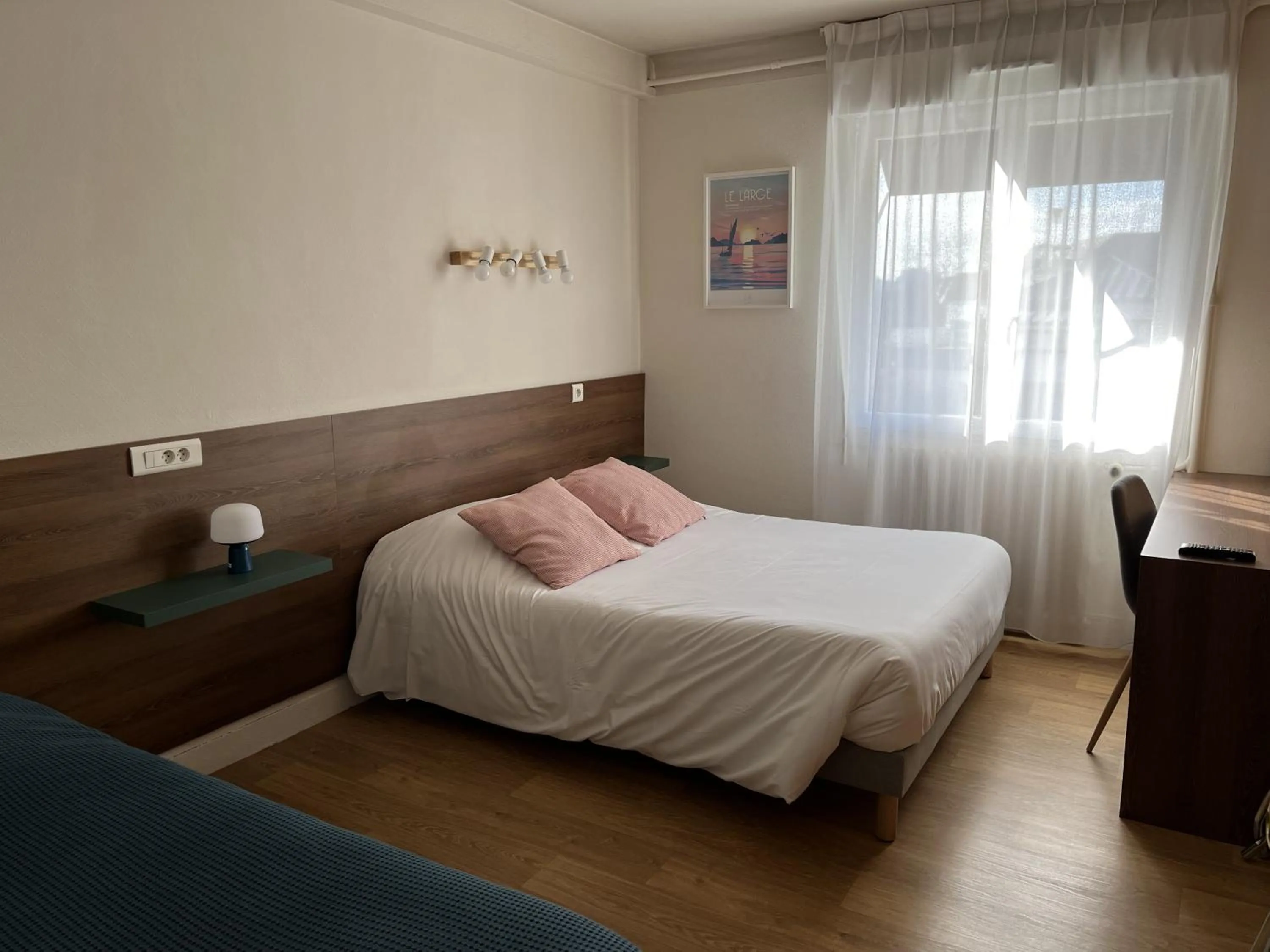 Bedroom, Bed in Anne De Bretagne