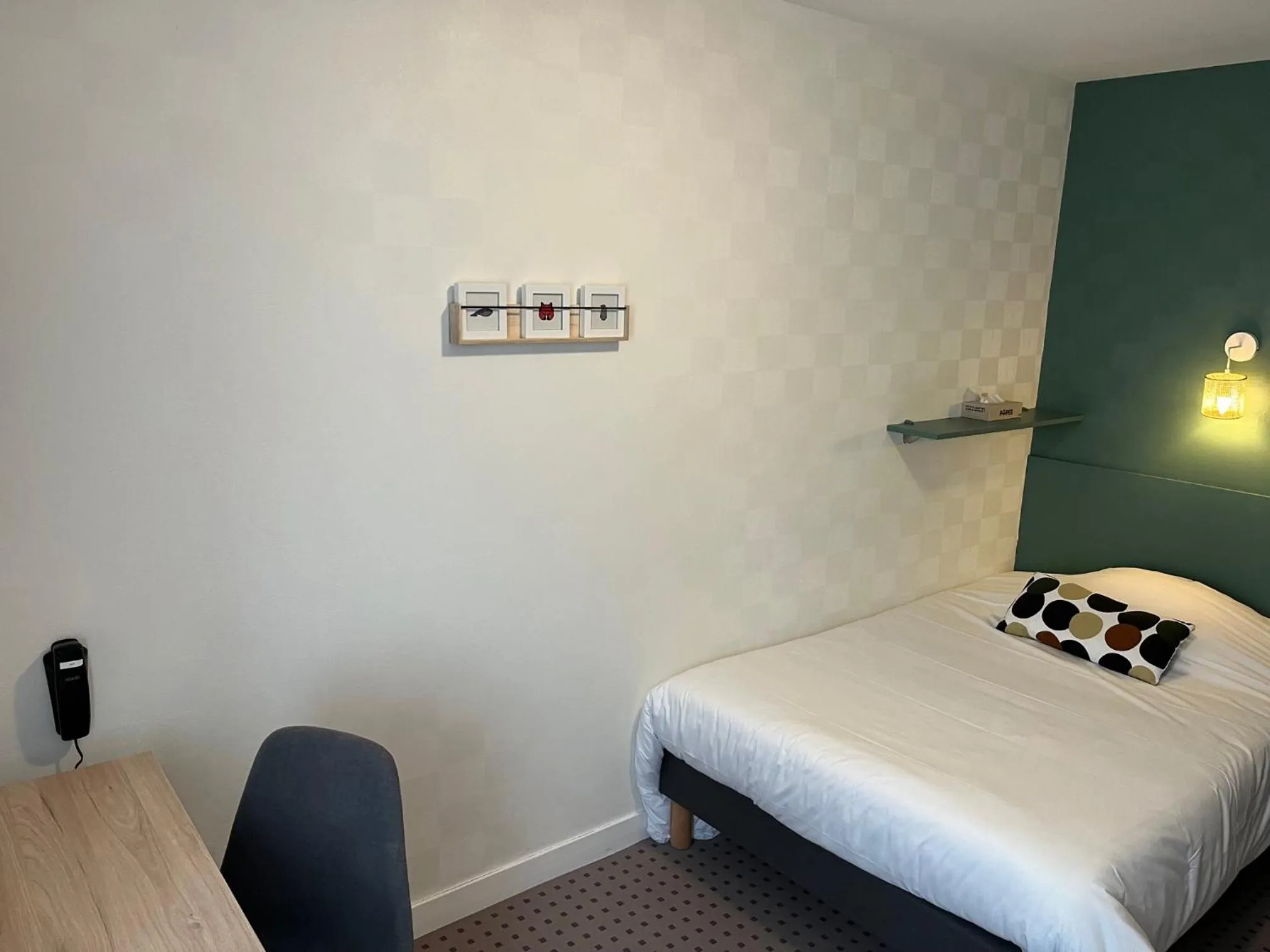 Photo of the whole room, Bed in Anne De Bretagne