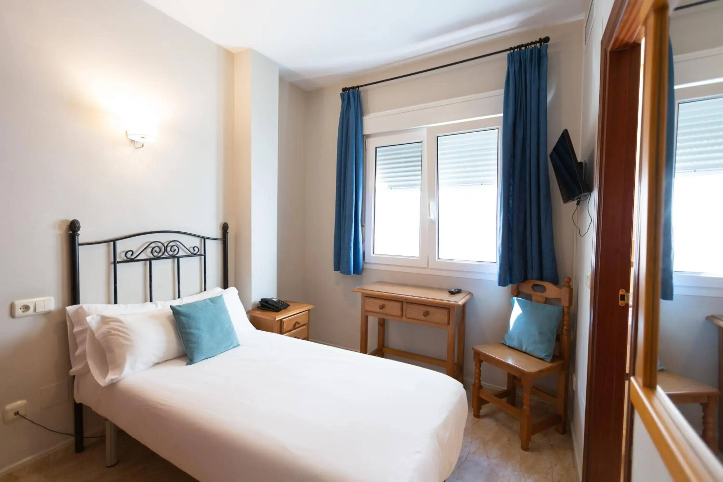 Single Room in Hotel Mediterráneo by Croma Single Room in Hotel Mediterráneo by Croma