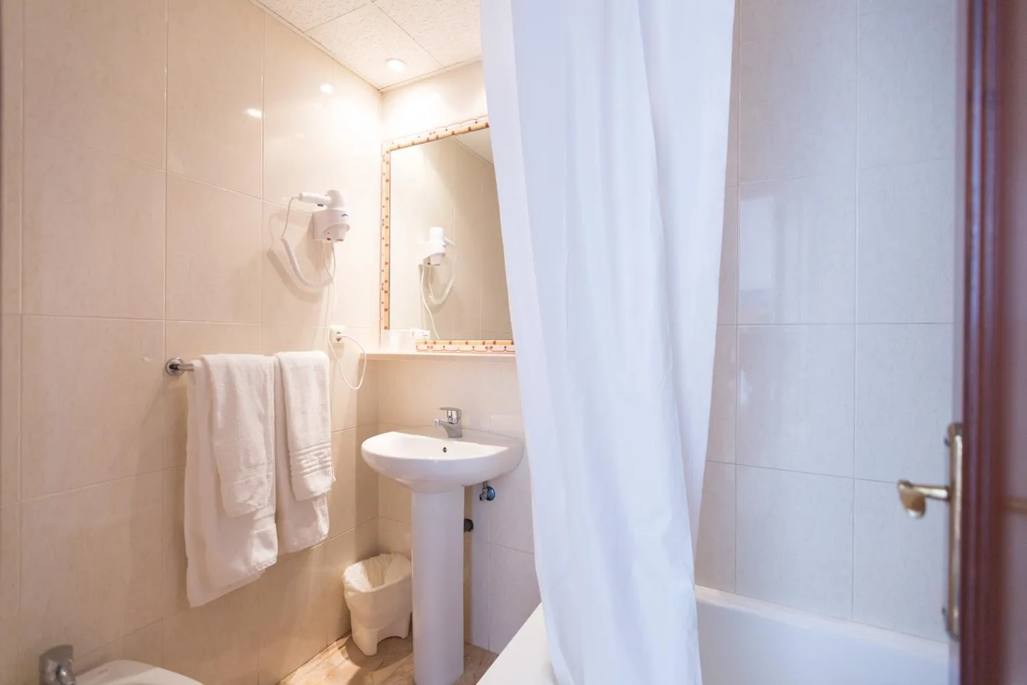 Bathroom in Hotel Mediterráneo by Croma