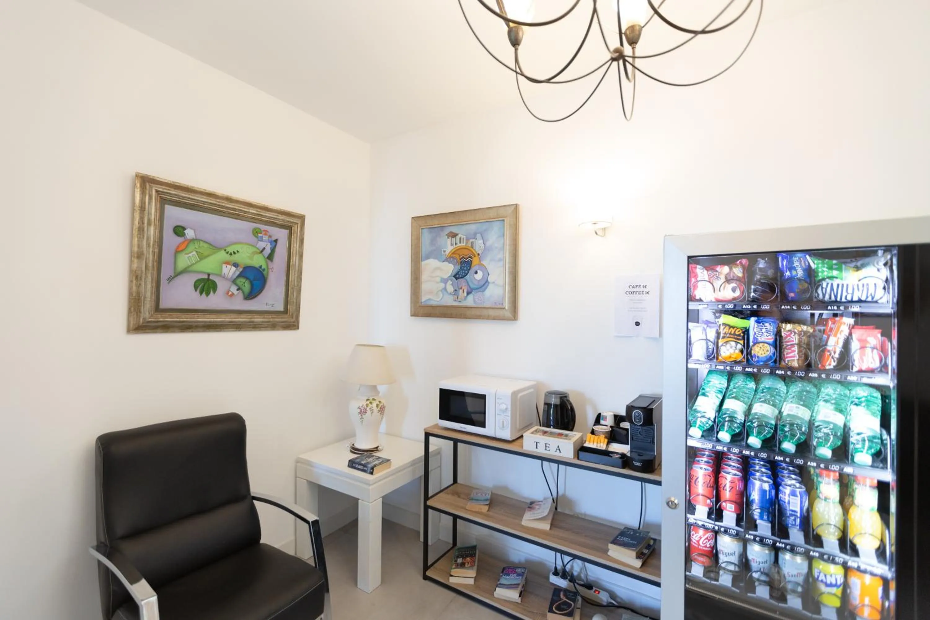 Seasons in Hotel Mediterráneo by Croma