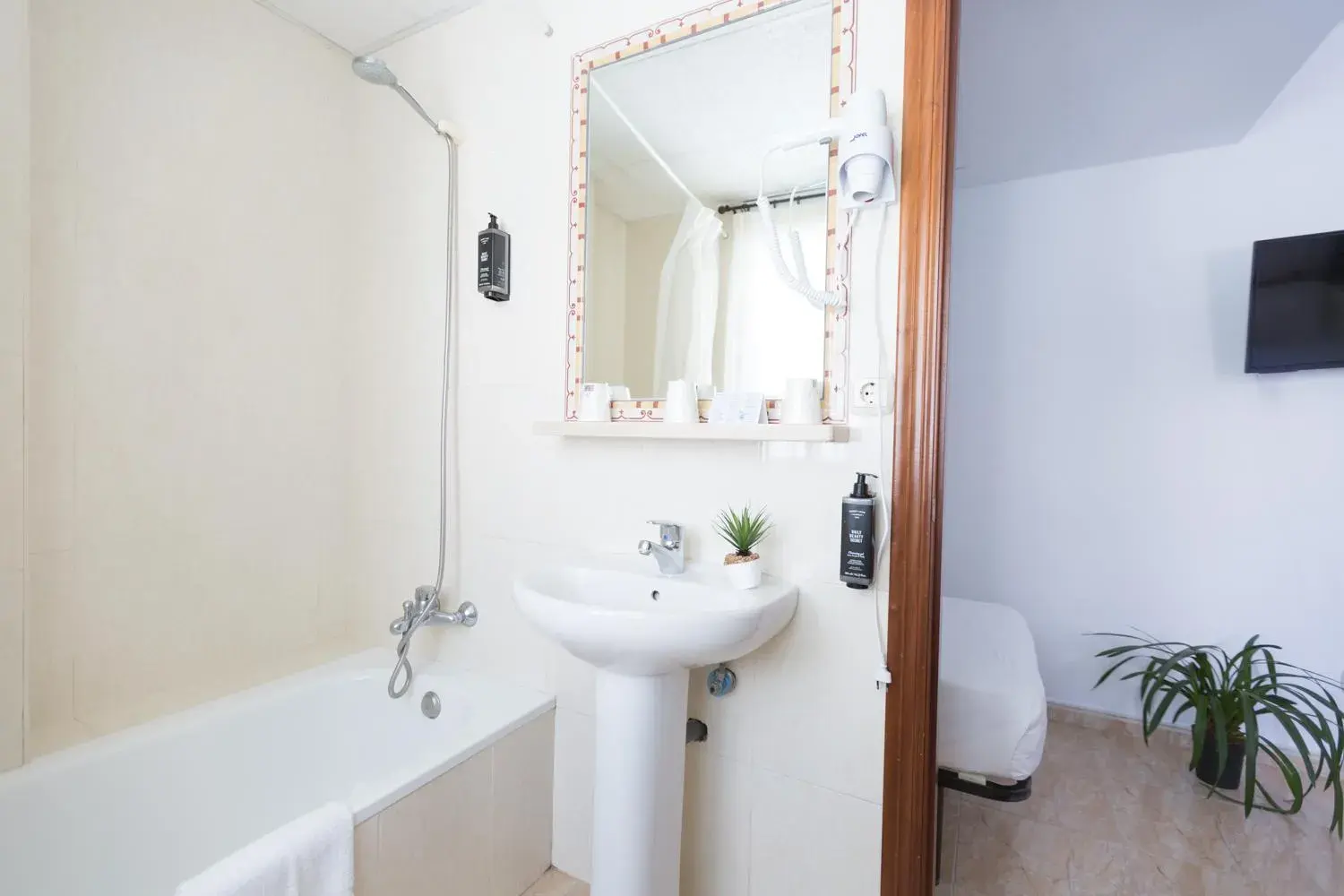 Double or Twin Room in Hotel Mediterráneo by Croma Double or Twin Room in Hotel Mediterráneo by Croma