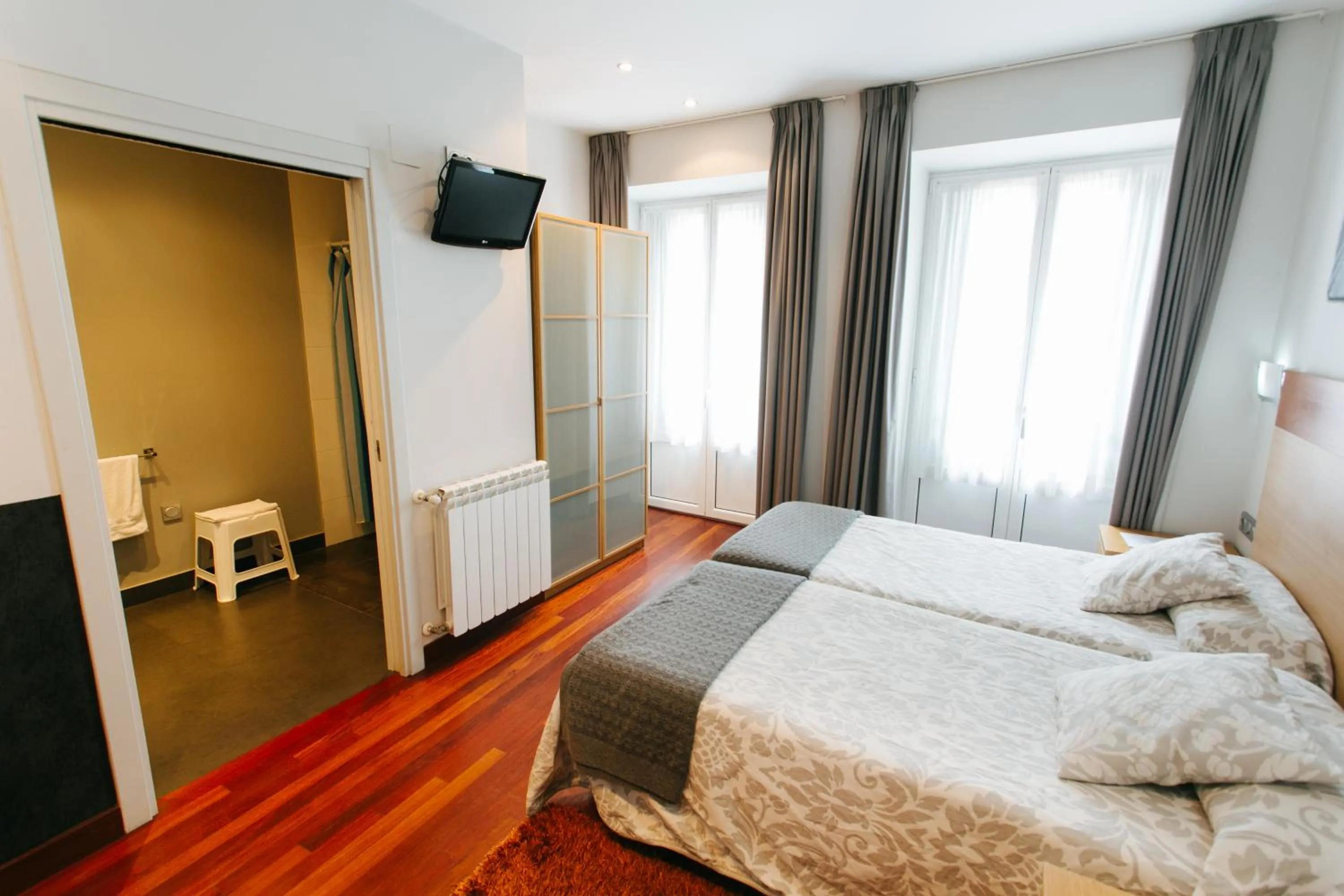 Decorative detail, Bed in Hostal San Sebastian Centro