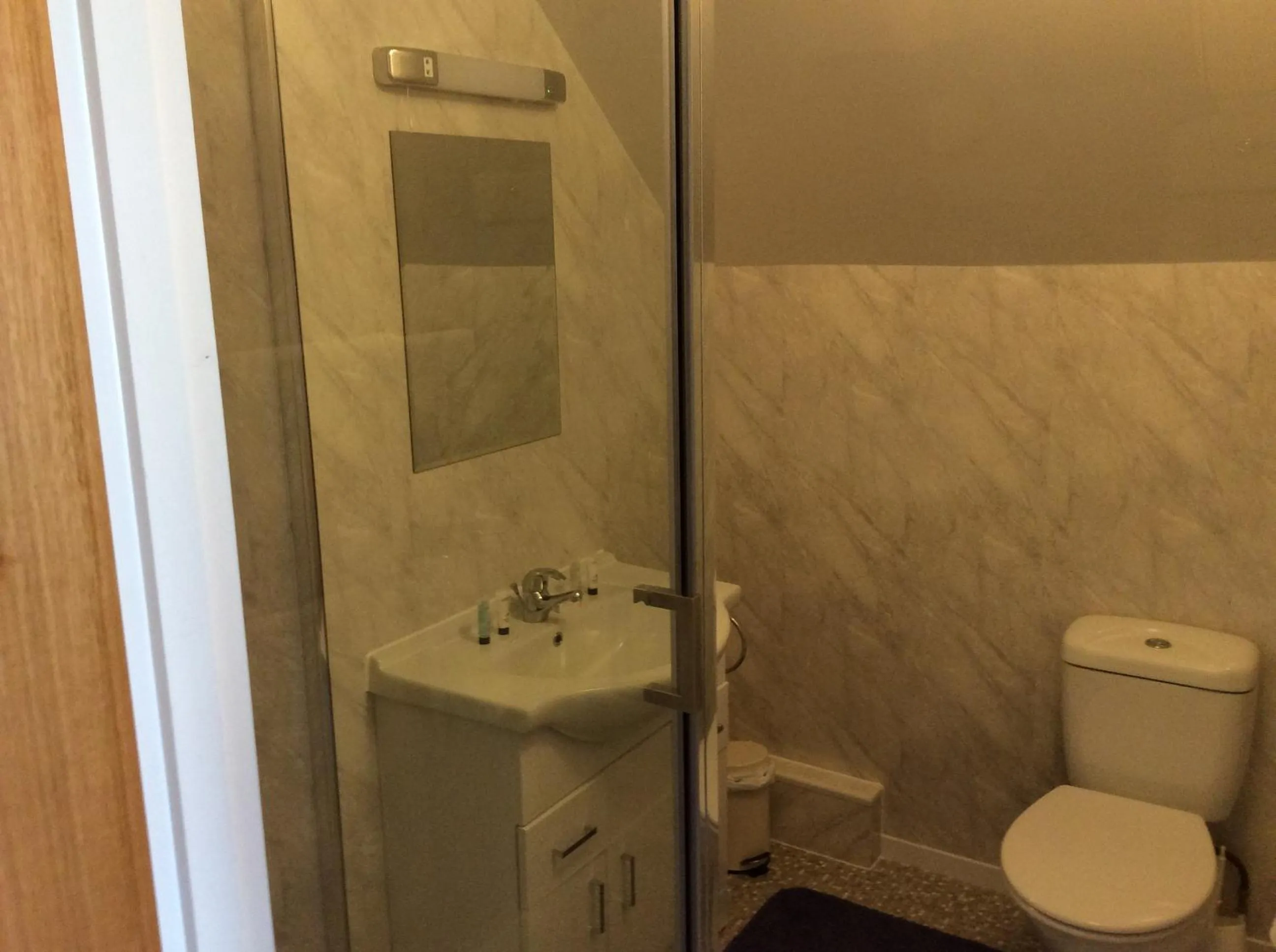 Shower in Highfield Guest House