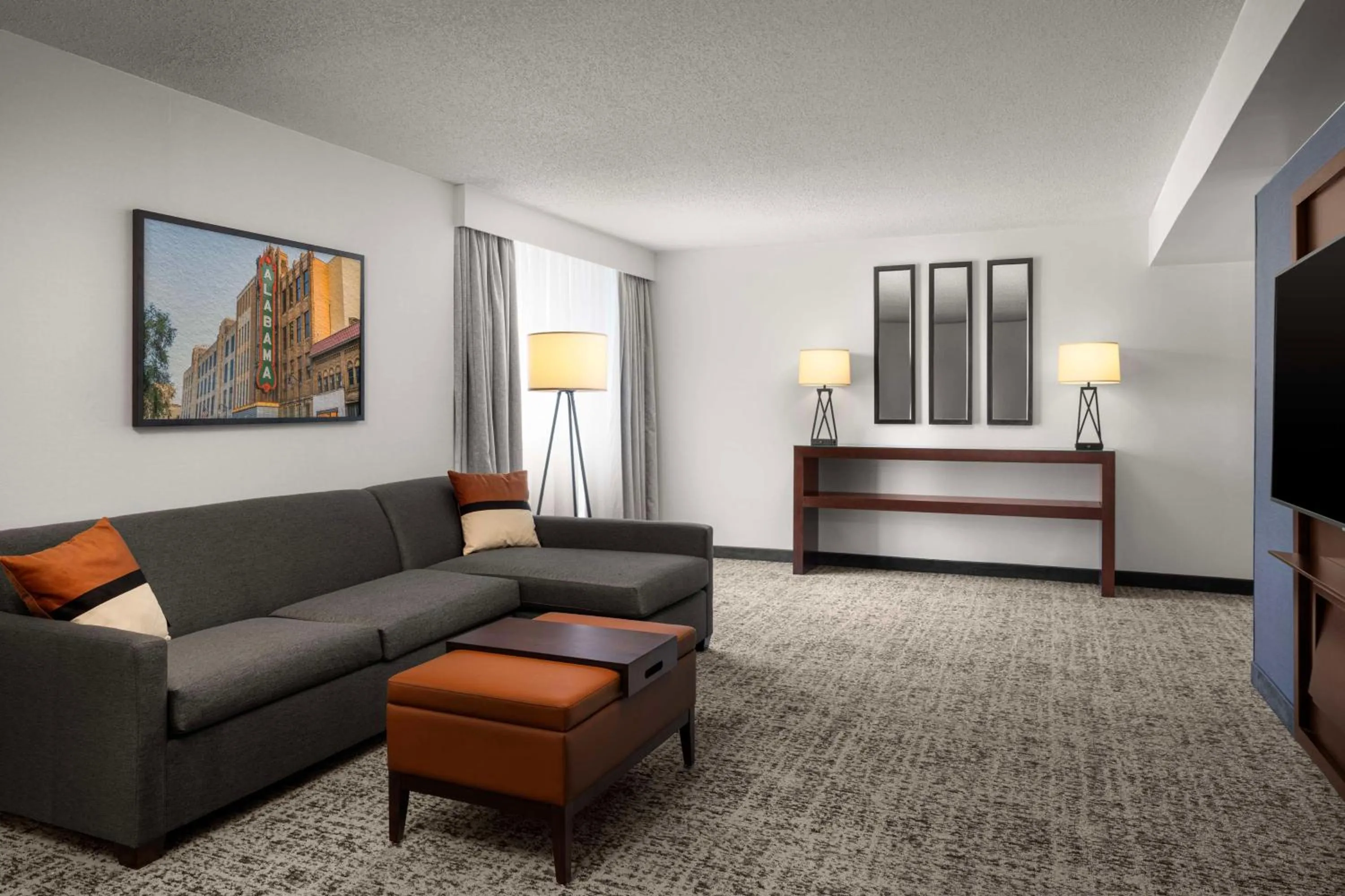 Living room in Embassy Suites Birmingham