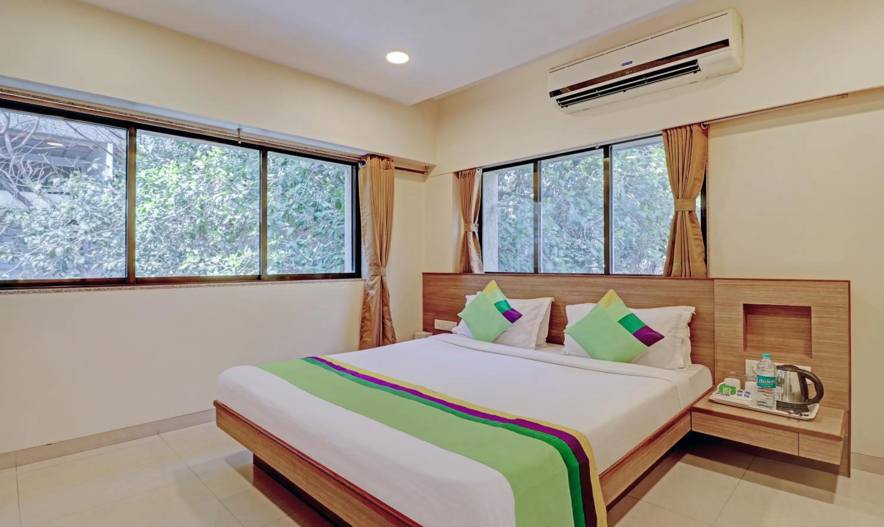 Bed in Treebo Vikrant Residency