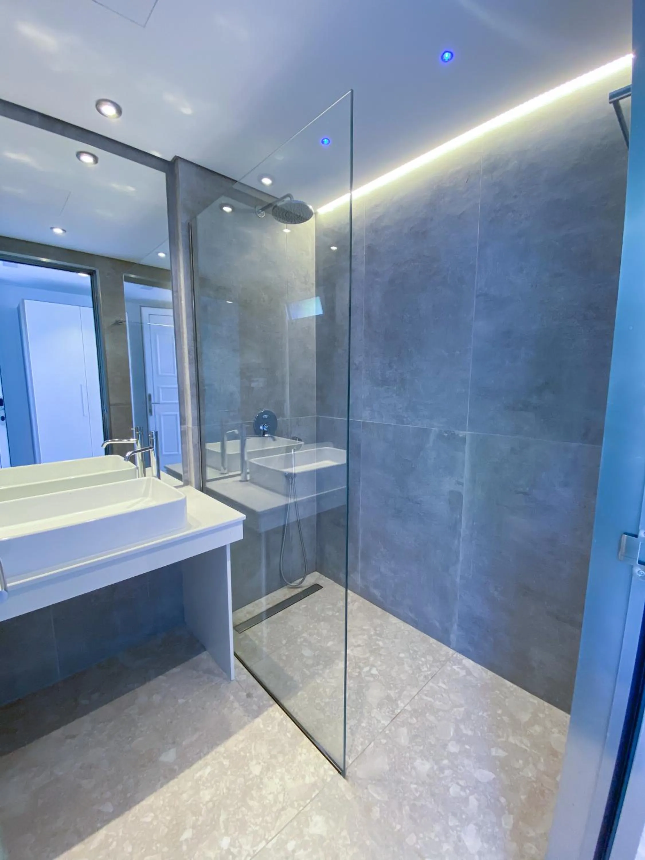 Bathroom in Lardos Bay Hotel