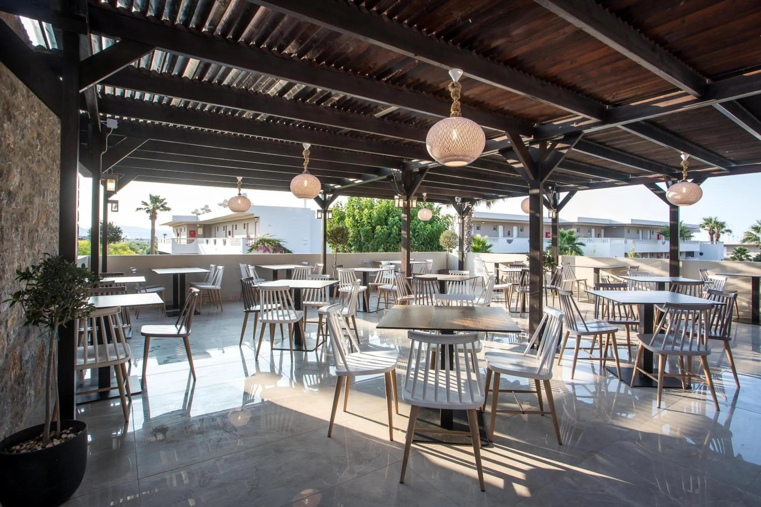 Restaurant/places to eat in Lardos Bay Hotel