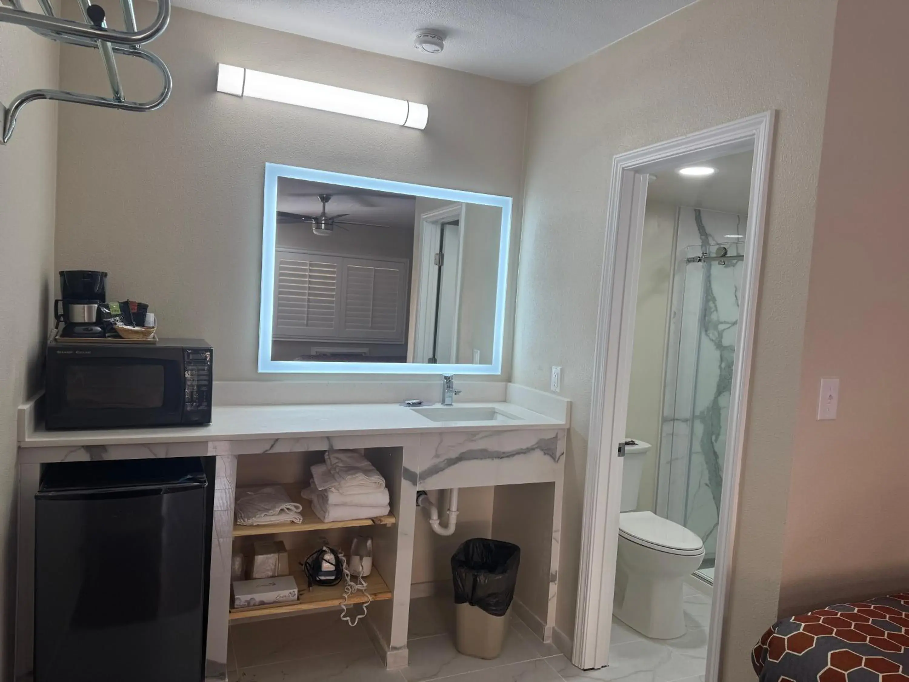 Double Room with Two Double-Non Smoking in Townhouse Inn and Suites Double Room with Two Double-Non Smoking in Townhouse Inn and Suites