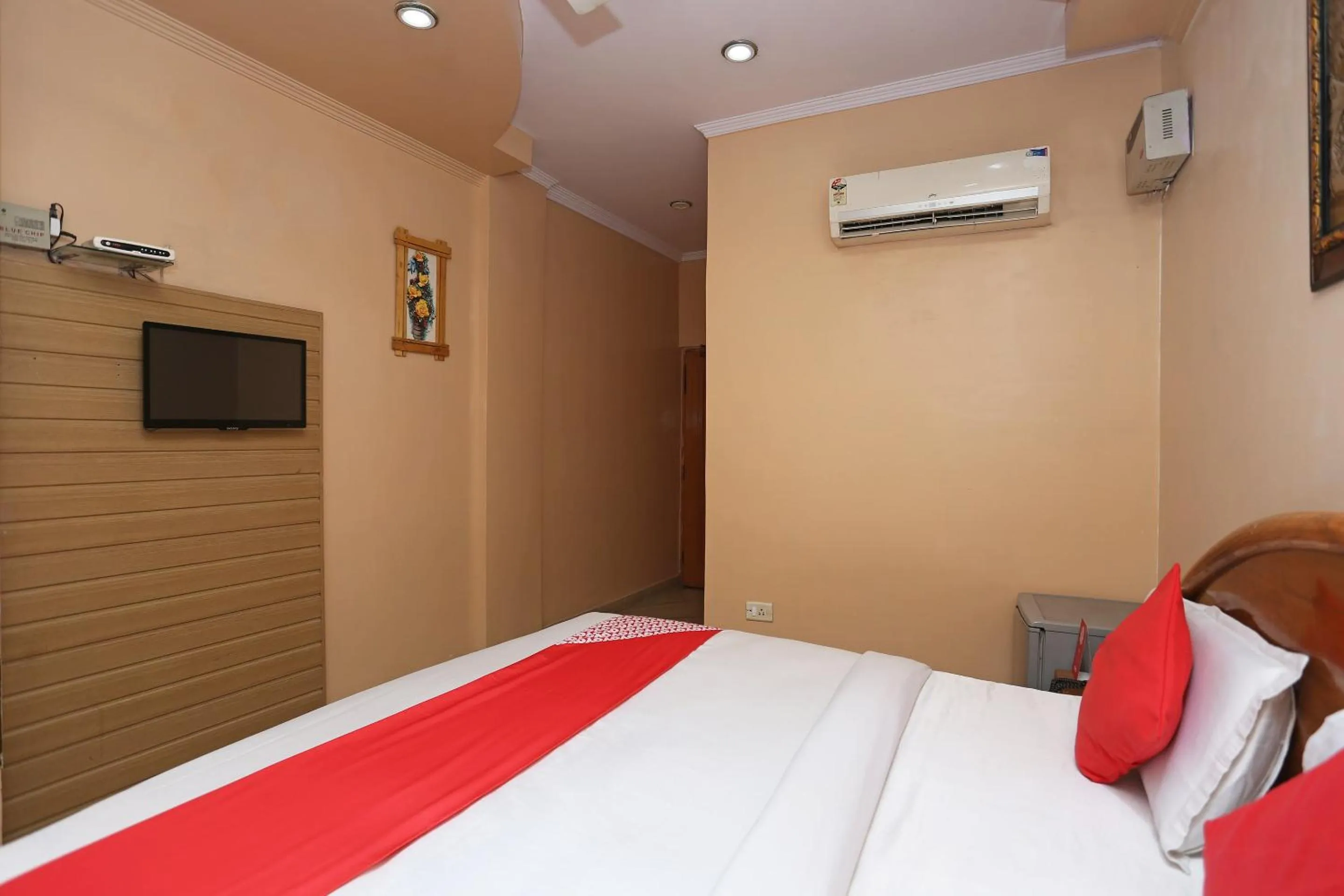 Bedroom, Bed in Hotel O Madhur Regency