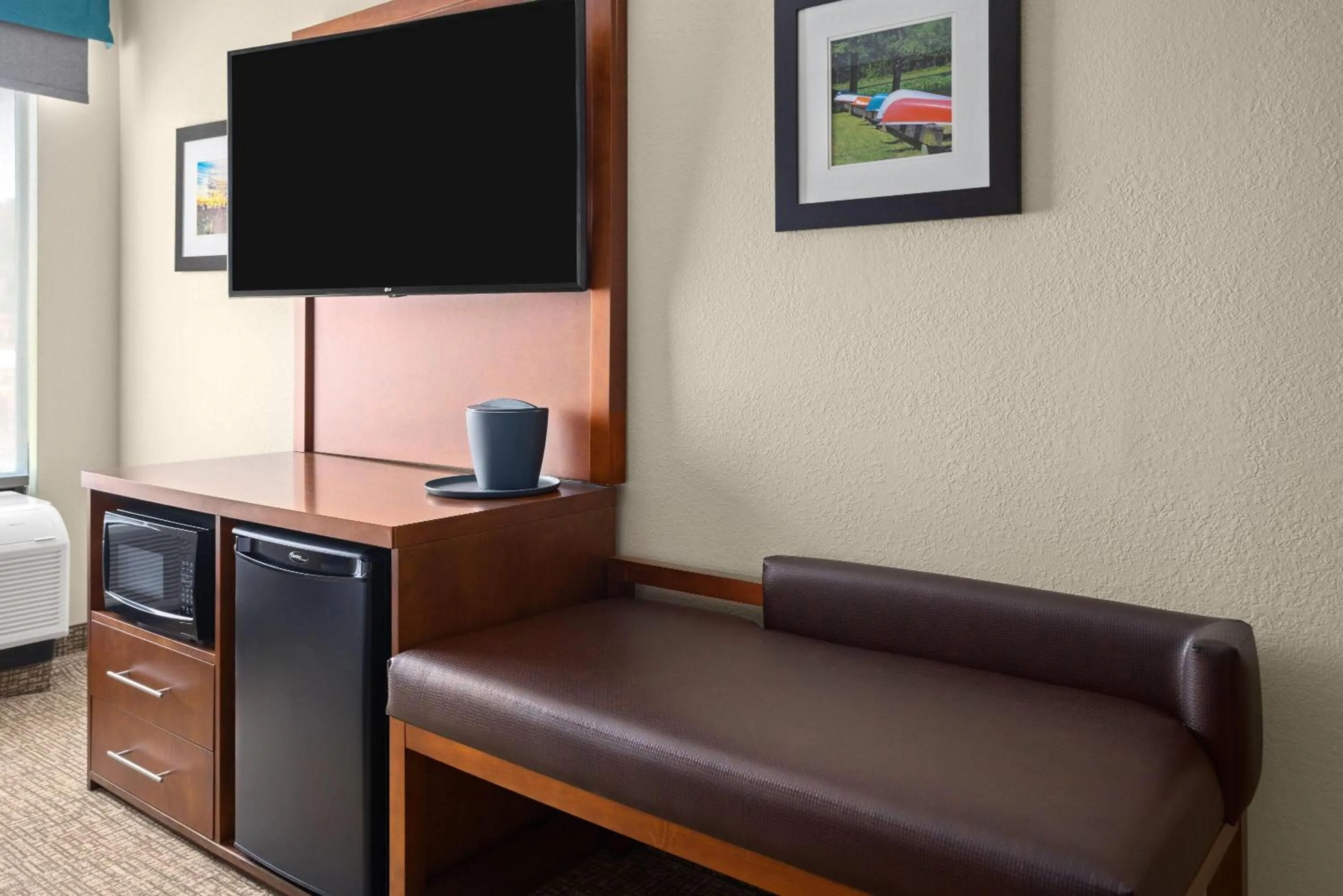 Photo of the whole room in Wingate by Wyndham Buckhannon