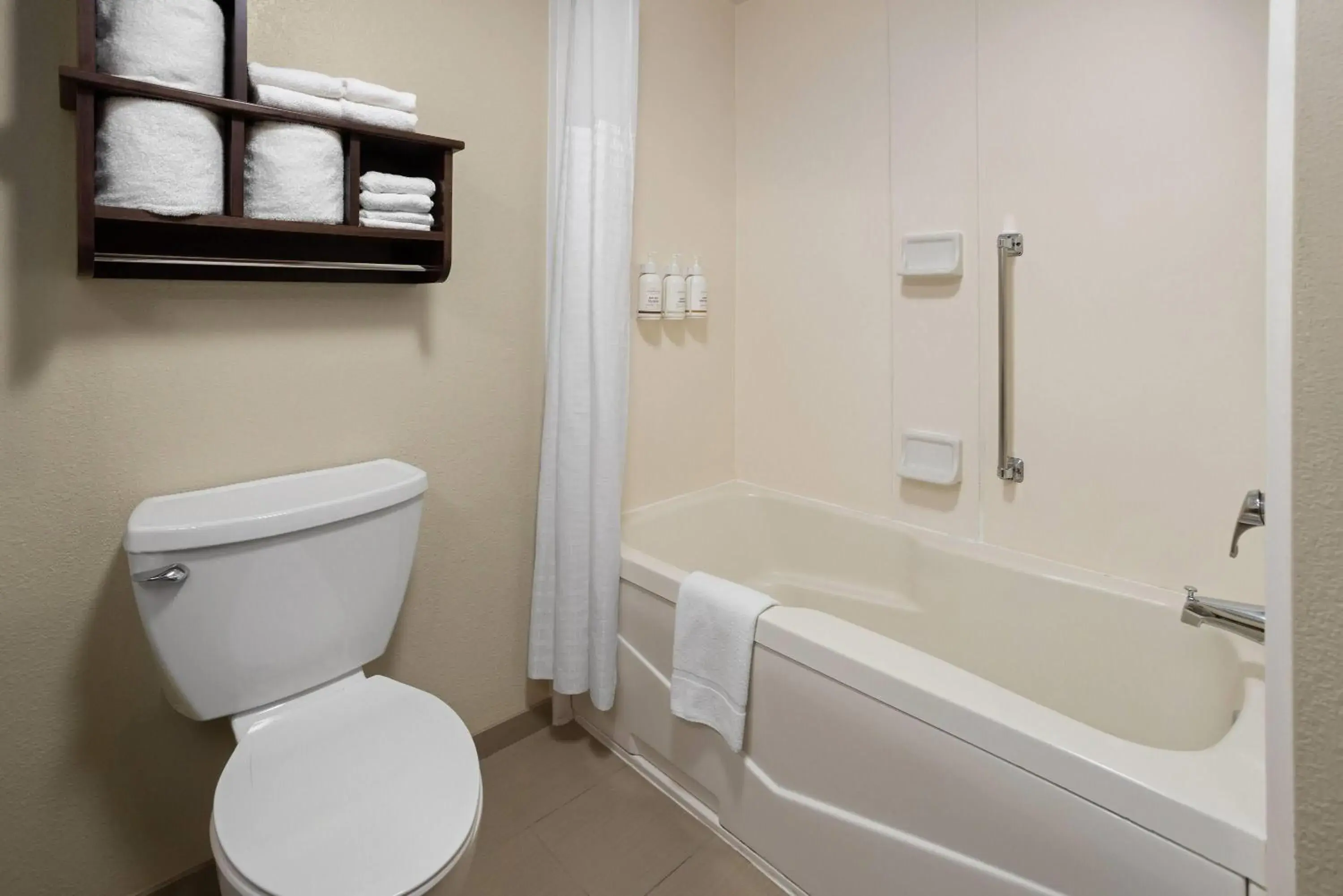 King Suite - Non-Smoking in Wingate by Wyndham Buckhannon King Suite - Non-Smoking in Wingate by Wyndham Buckhannon