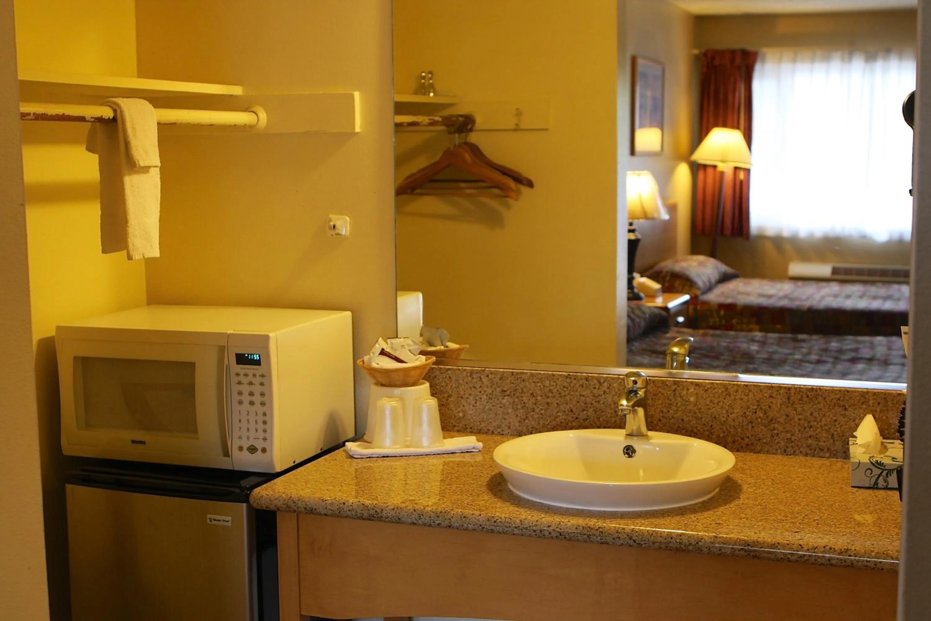 Bathroom, Bed in San Luis Inn and Suites